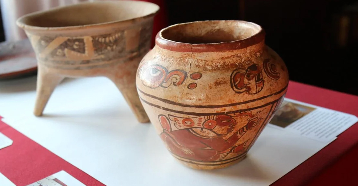 Rss Thumb - Mayan $4 Vase At U.s Thrift Store