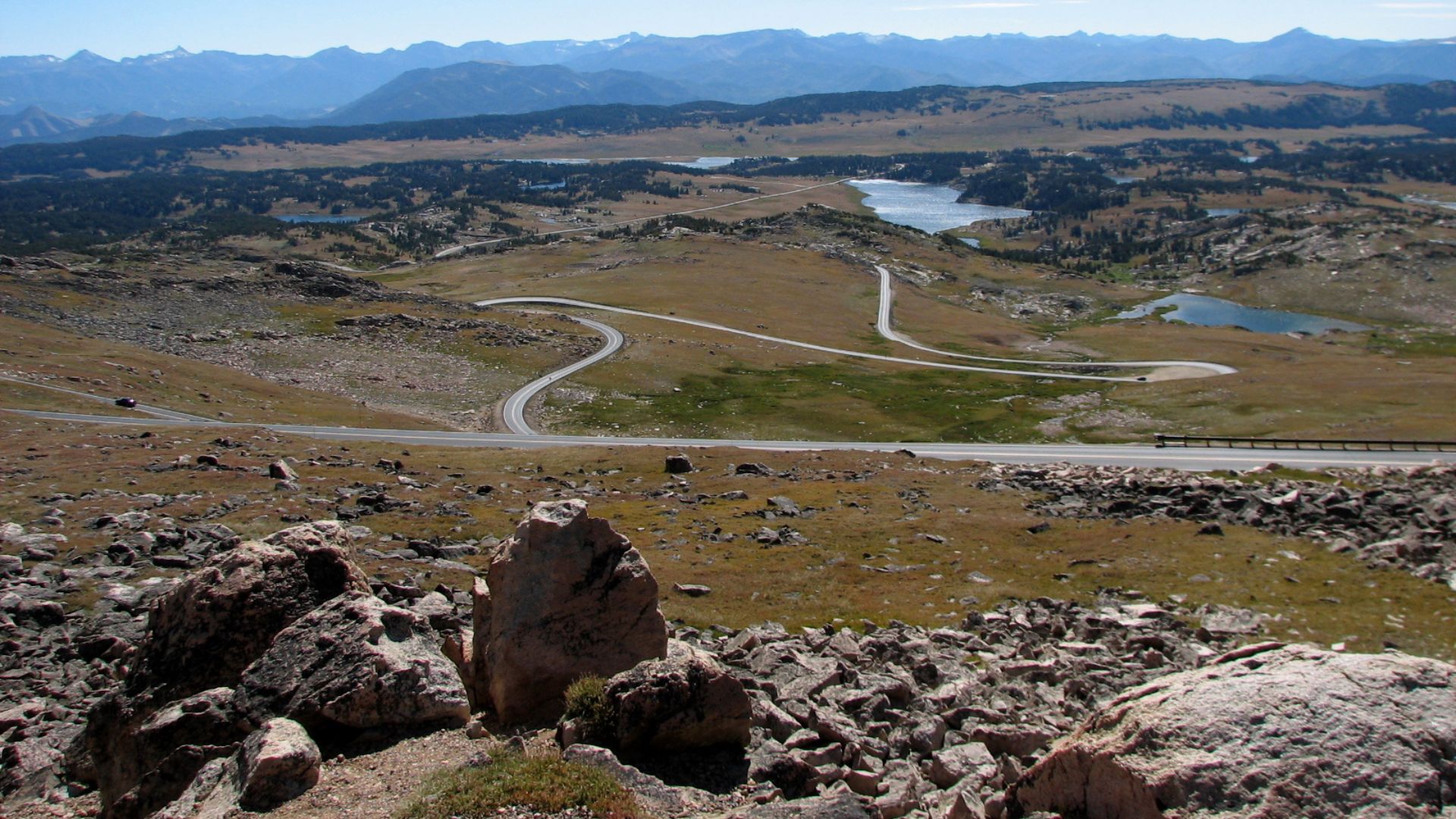 File:Beartooth Highway Showing Switchbacks.jpg