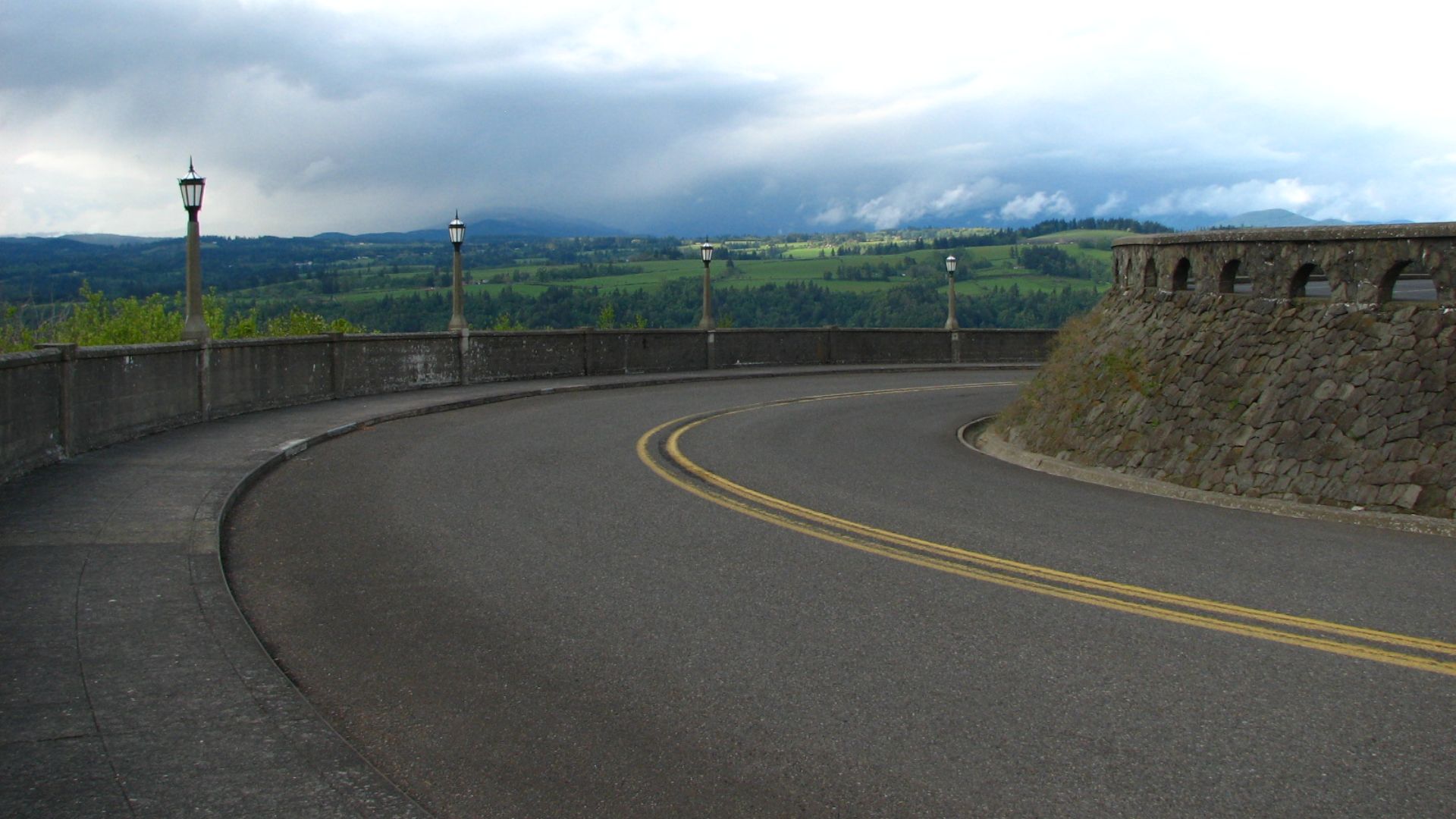 File:Columbia River Highway at Crown Point.jpg