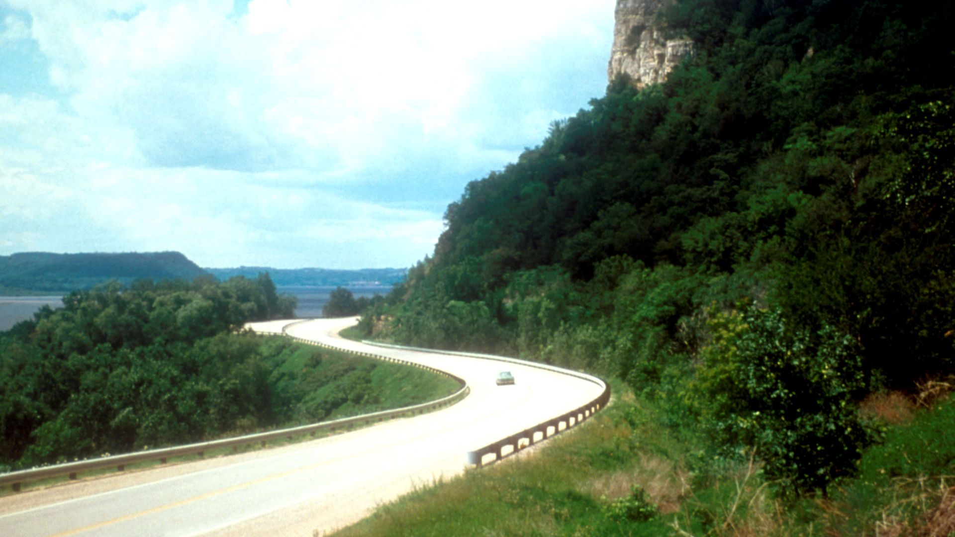 File:GreatRiverRoadWI.jpg