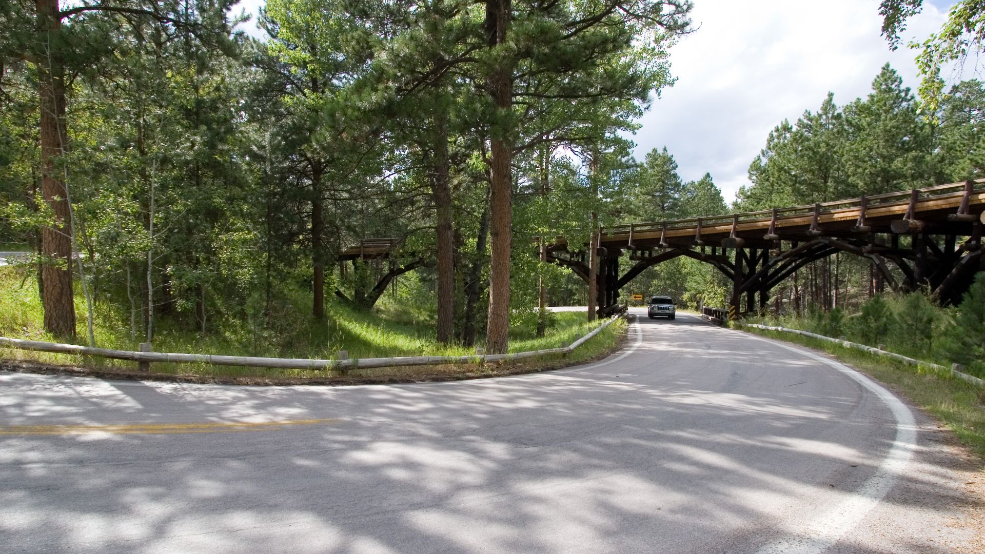 File:Pigtail Bridge on US 16A.jpg