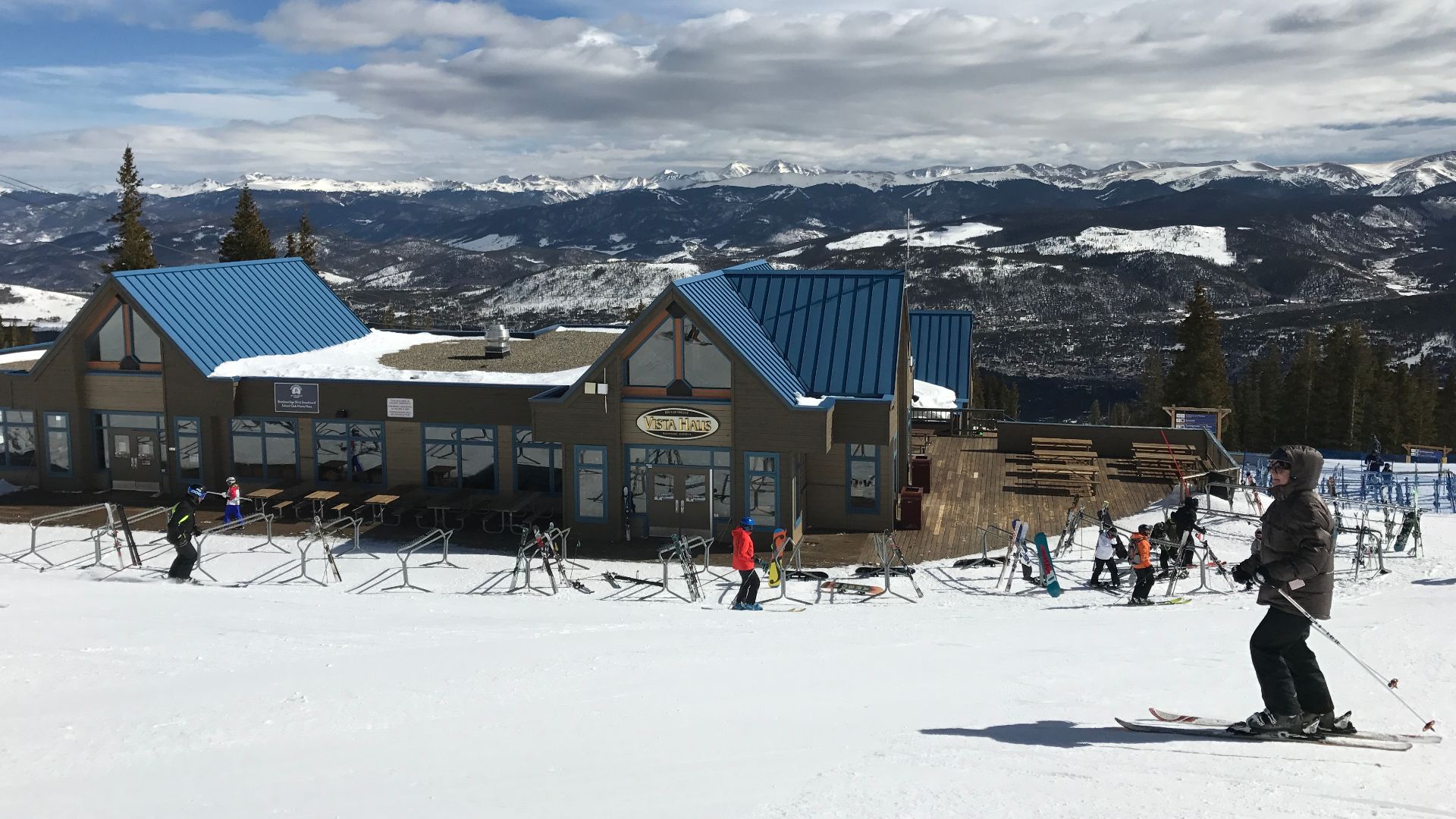 File:Breckenridge Ski Area Vista Haus.jpg