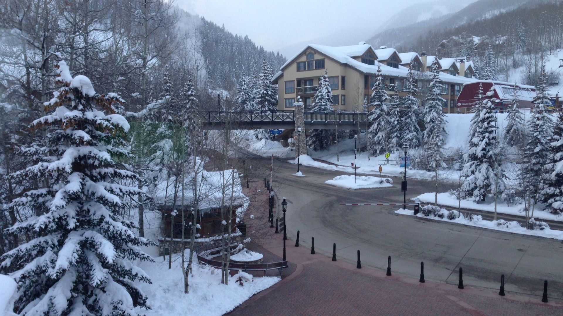 File:Beaver Creek, Colorado.JPG