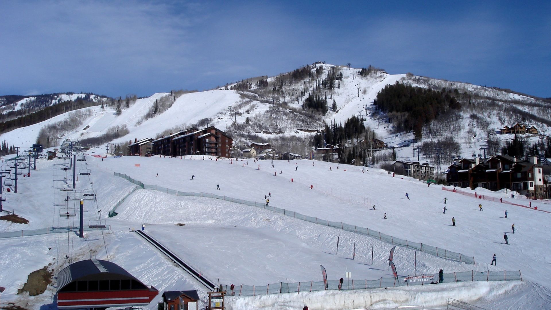 File:Steamboat springs ski resort.jpg