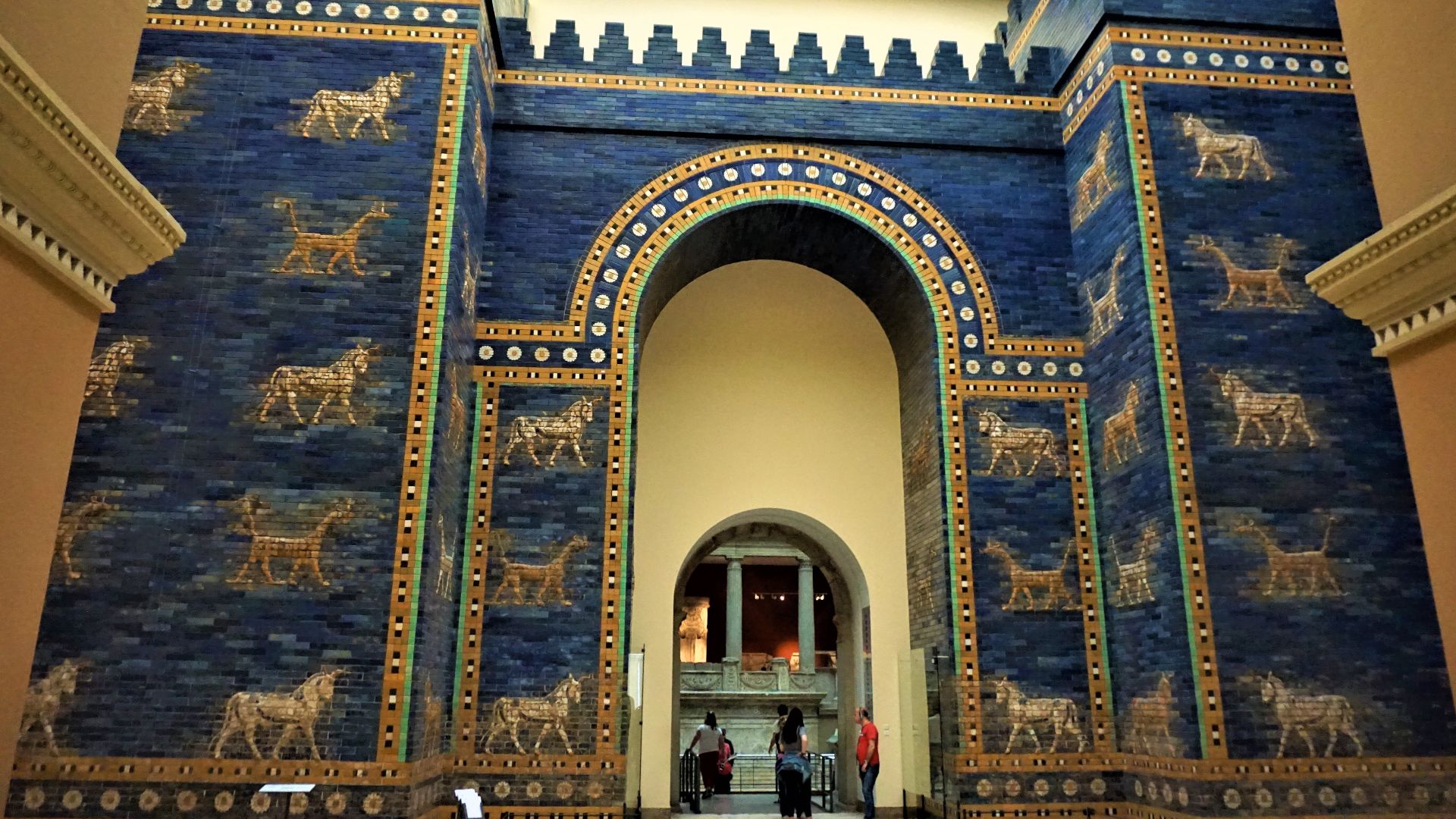 File:Ishtar Gate - Pergamon Museum - Joy of Museums - 5.jpg