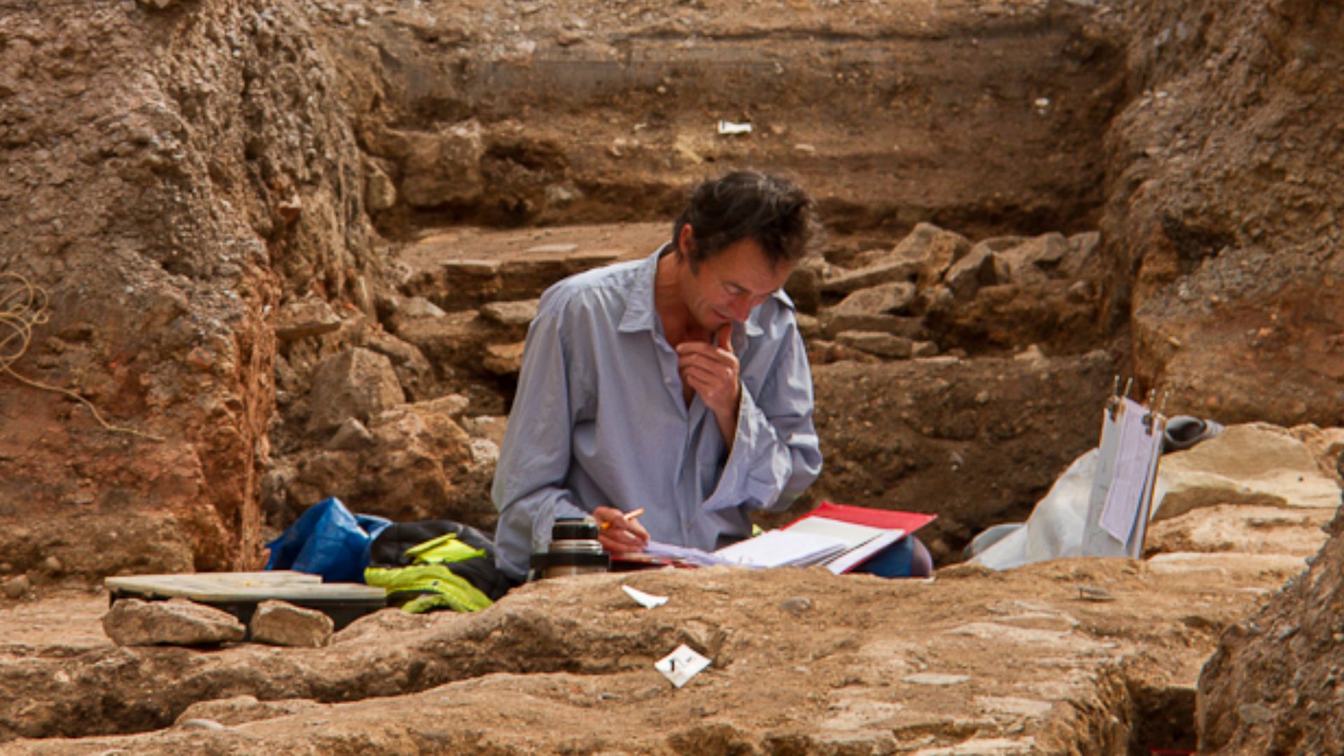 File:Archaeologist working in Trench.jpg