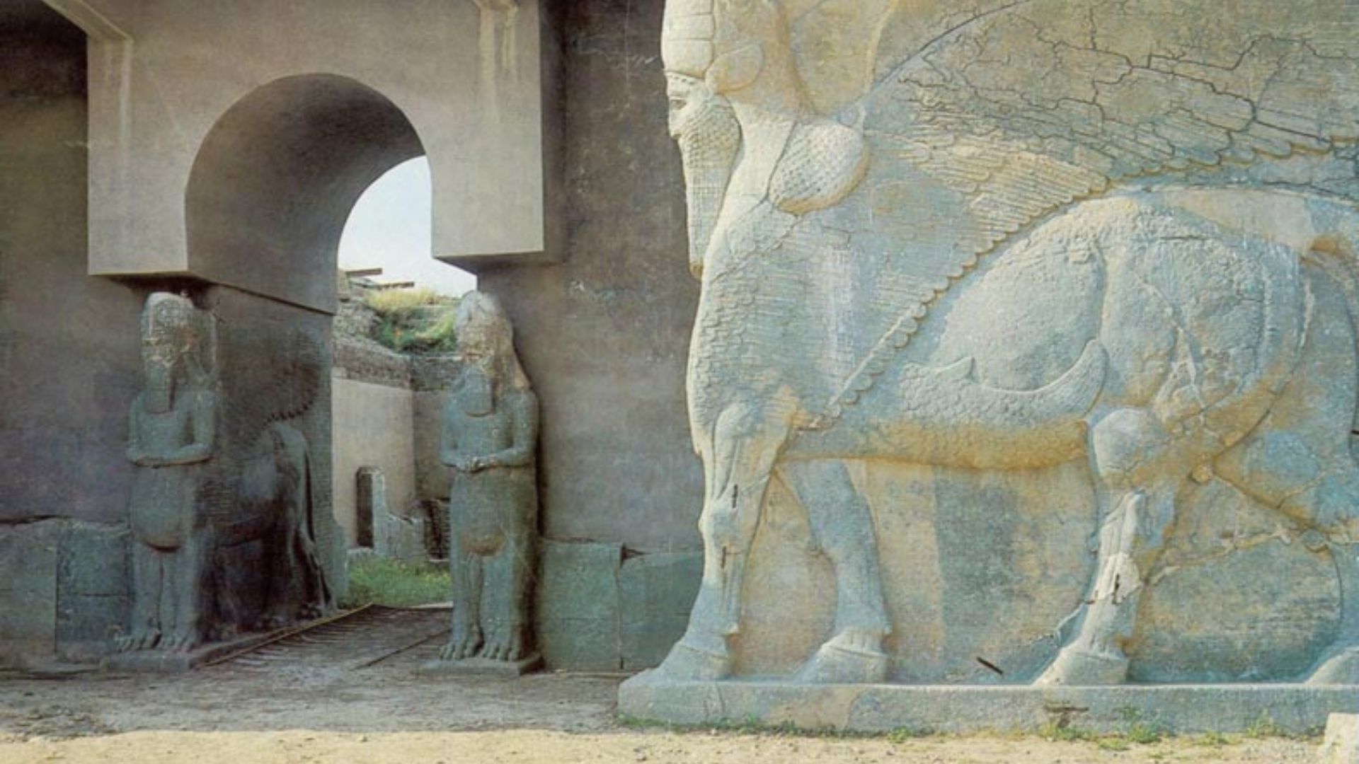 File:Iraq; Nimrud - Assyria, Lamassu's Guarding Palace Entrance.jpg