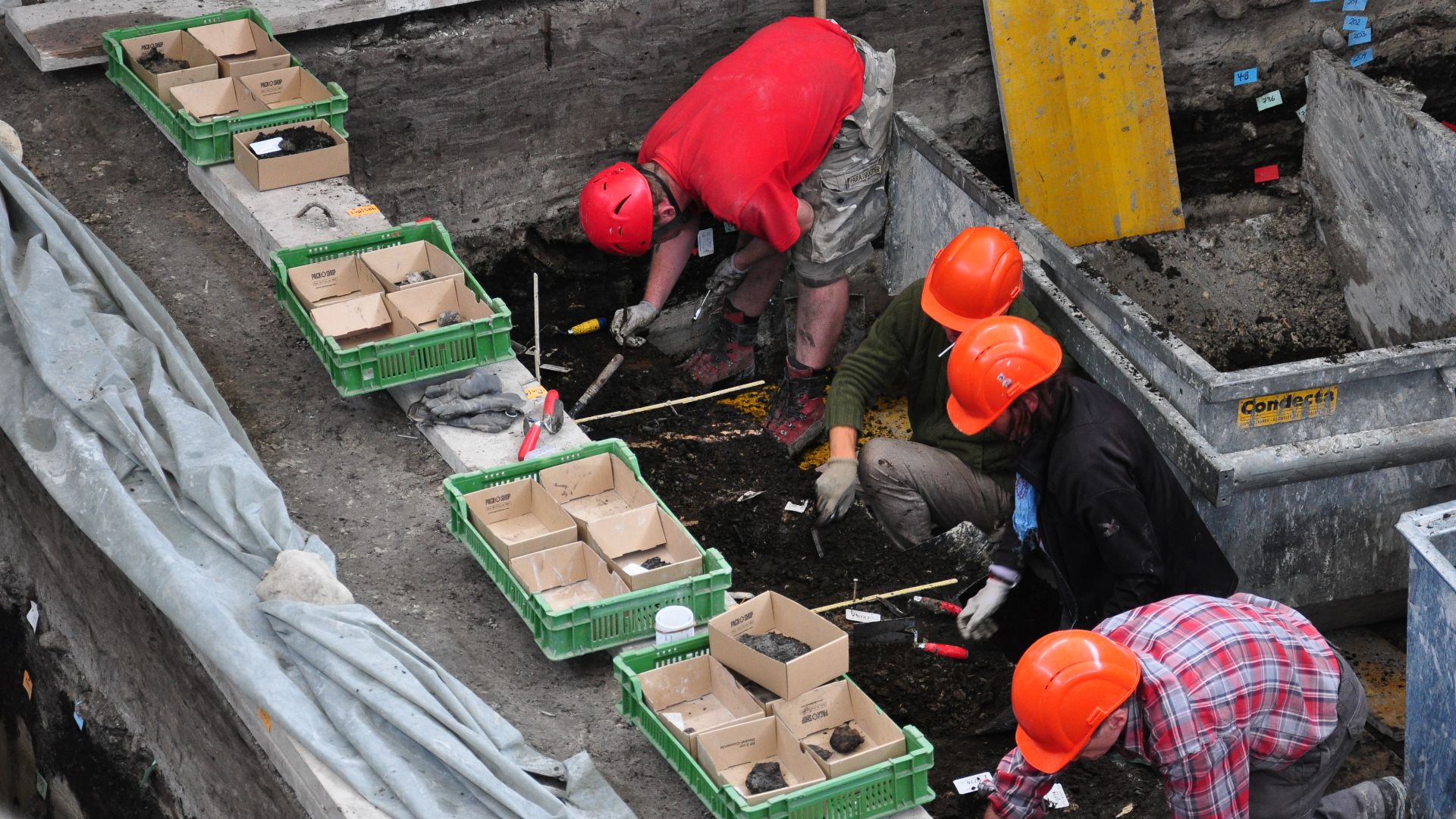 File:Grabung Parkhaus Opéra 2010-06-16 17-15-40.JPG