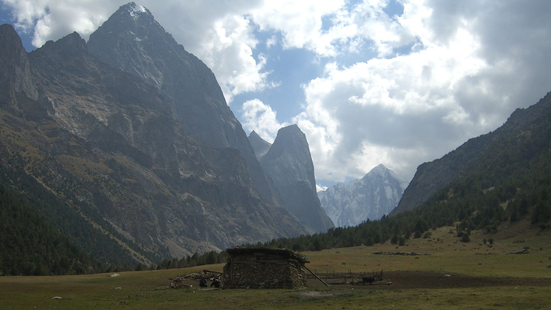 File:Karavshin valley.jpg