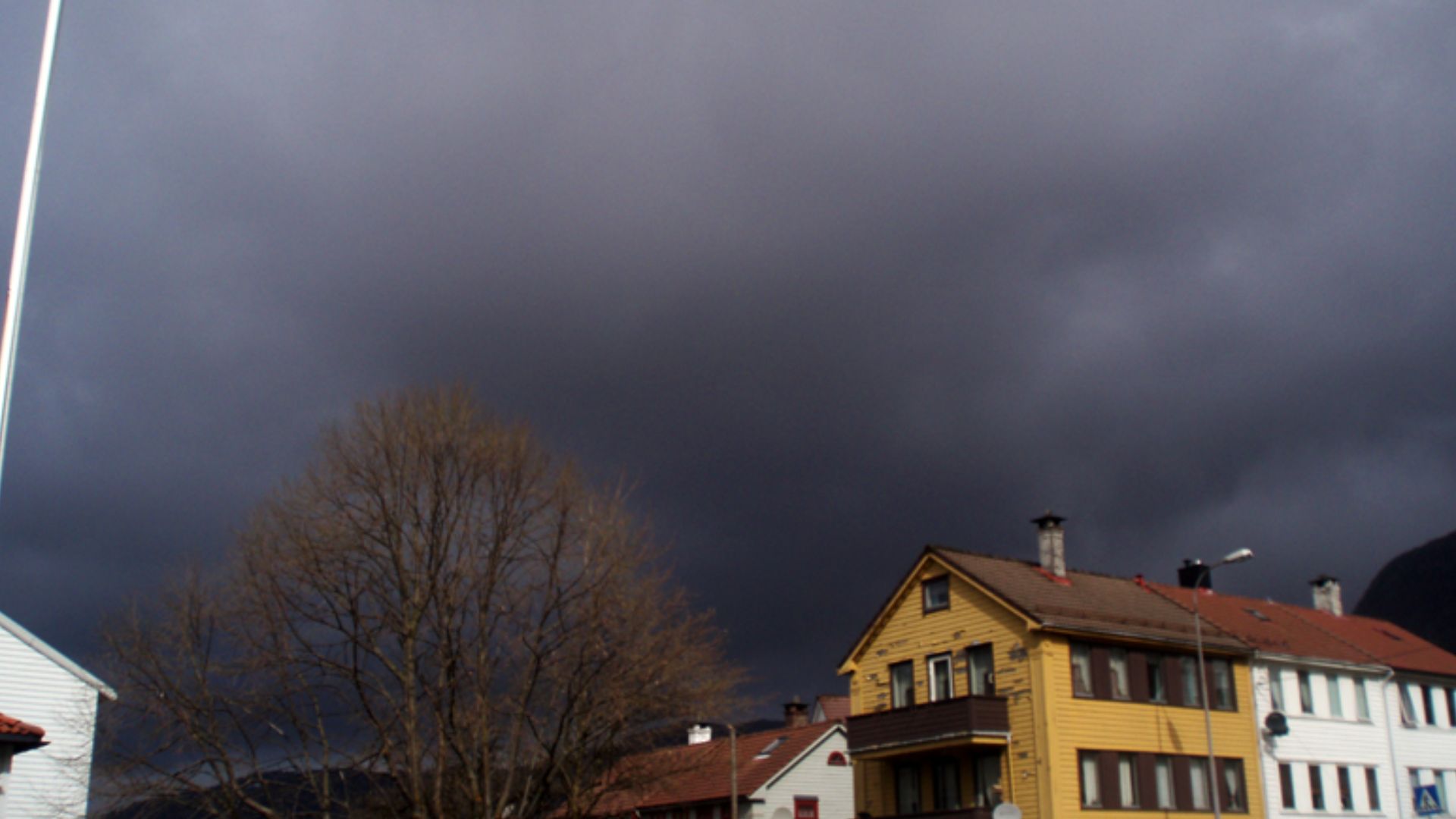 File:Volcanic ash cloud bergen norway.jpg