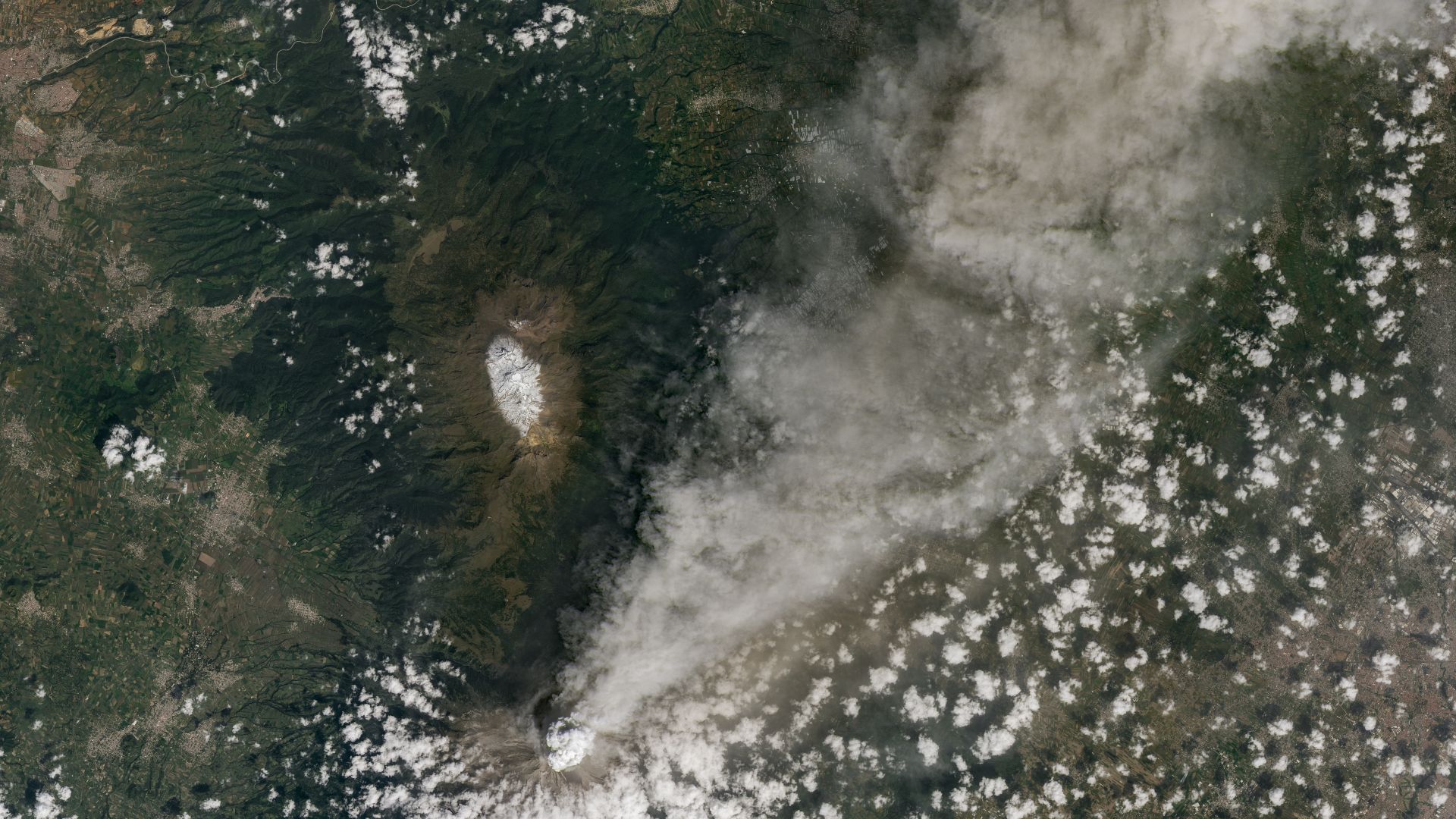 File:Popocatépetl Continues to Grumble (153519).jpg