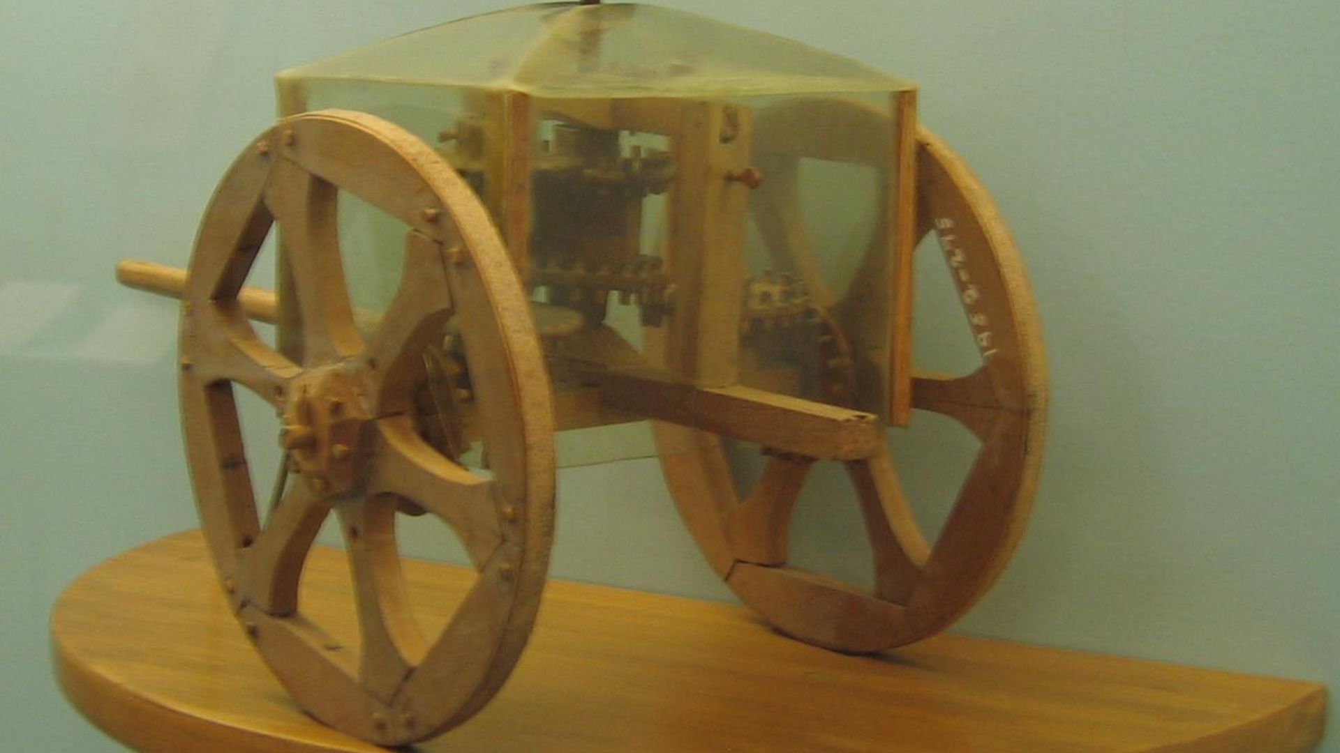 File:South-pointing chariot (Science Museum model).jpg