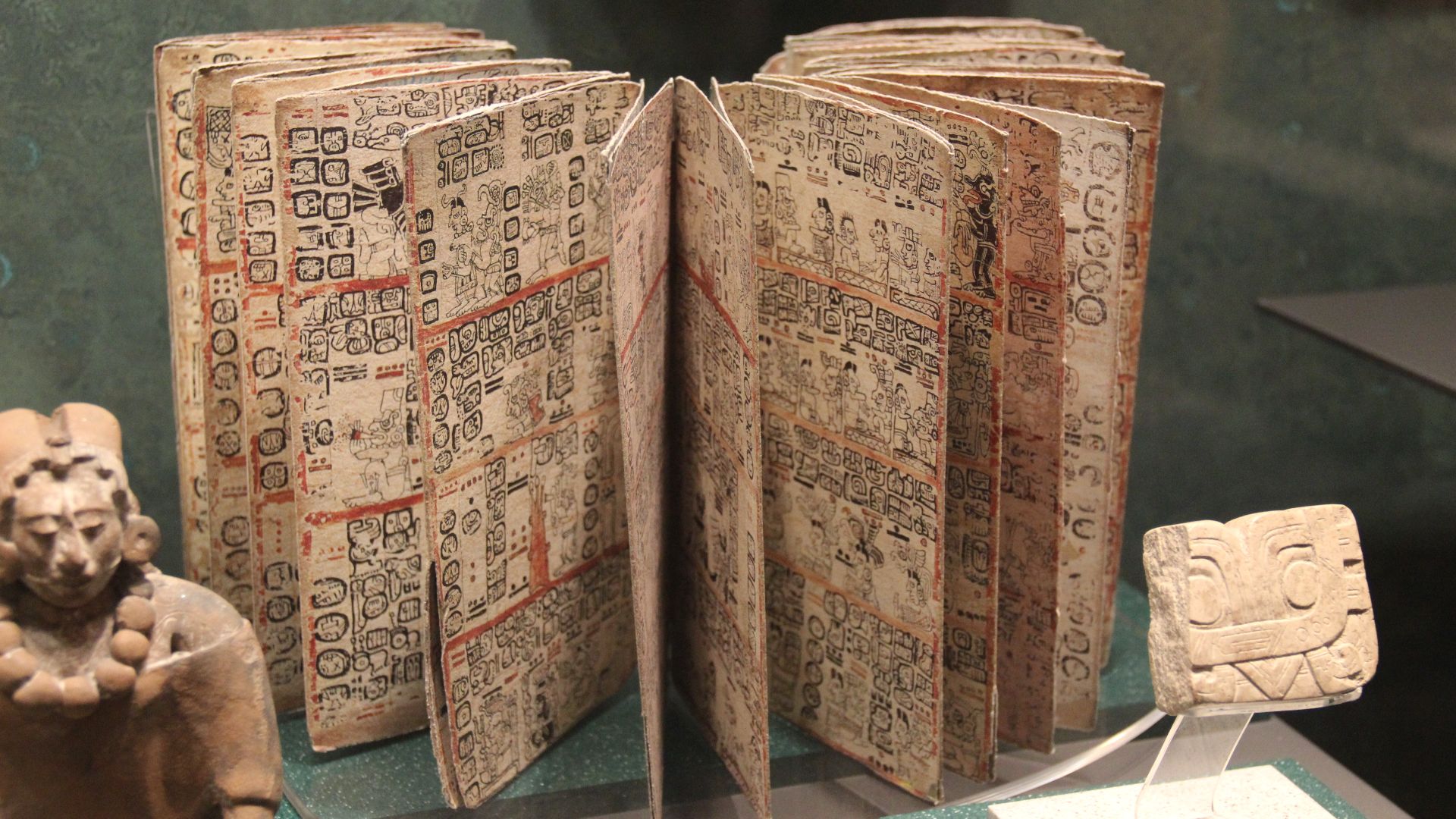 File:Classic Maya Codex, Replica (9757144606).jpg