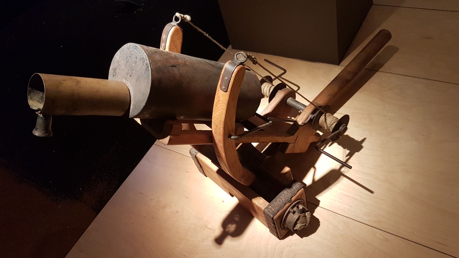 File:Arbalest flamethrower Greek fire, Byzantine Empire (reconstruction).jpg