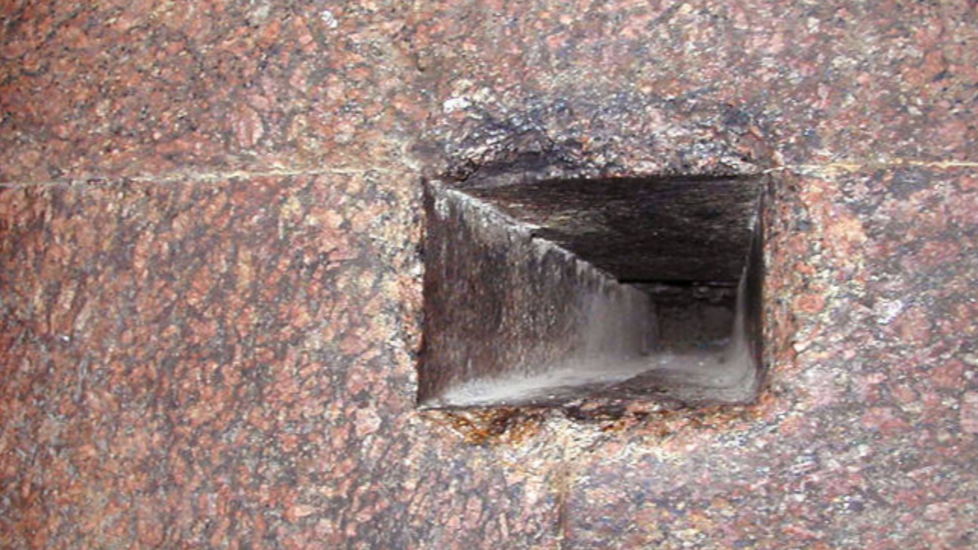 File:Great Pyramid Air Shaft (39752498153).jpg
