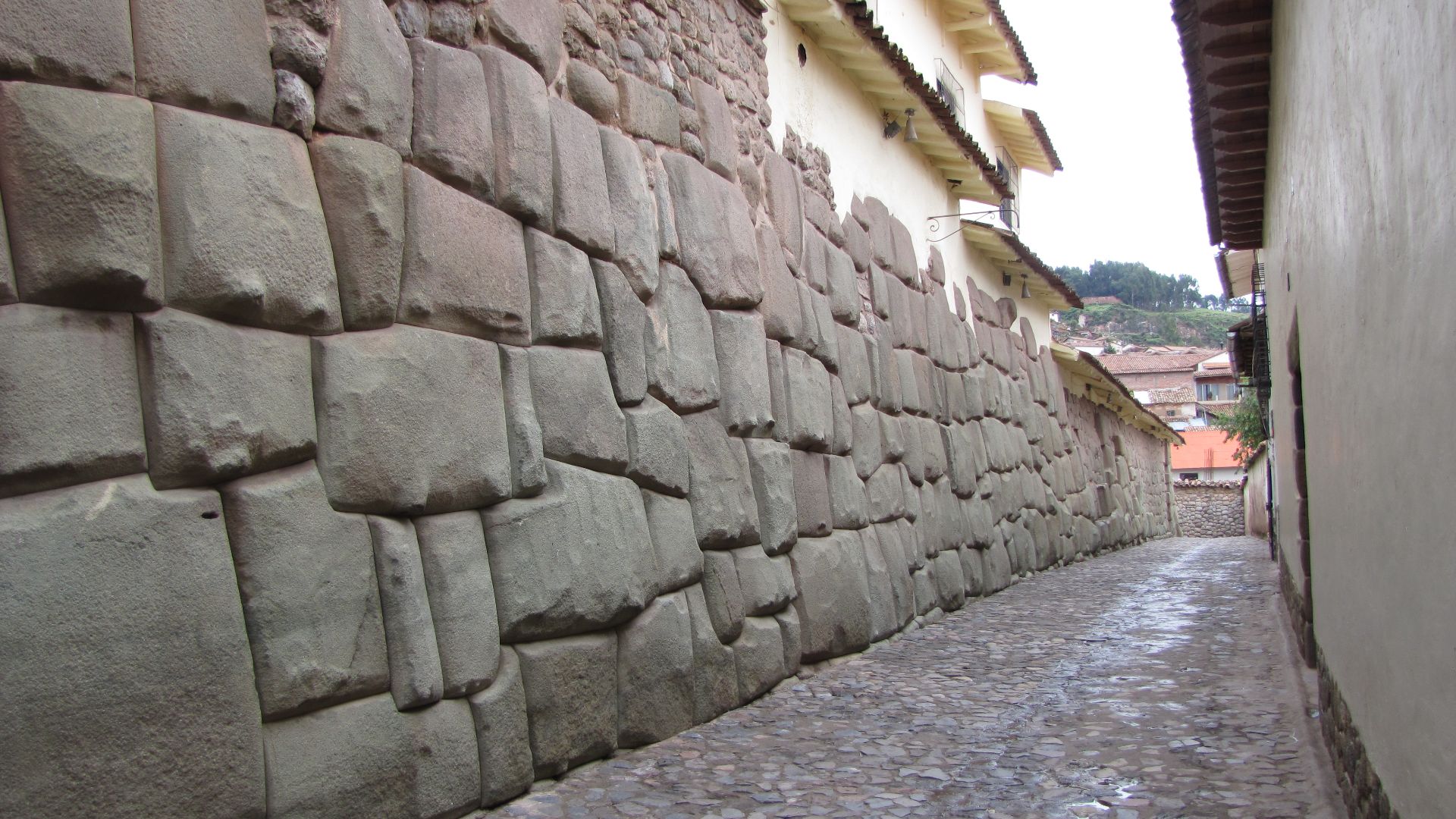 File:Calle Inca Roca - Cusco - Peru - dry stone wall.jpg