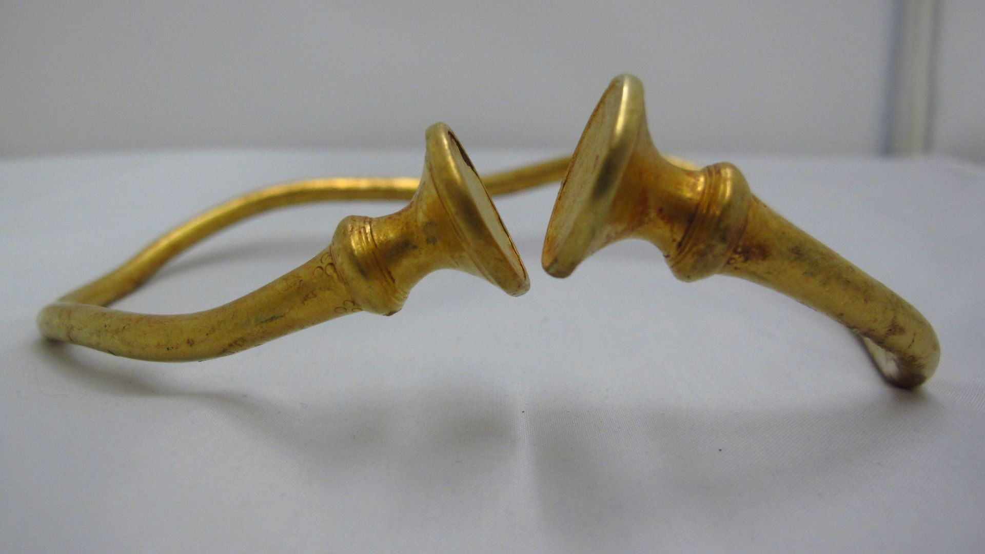 File:Iron Age, Torc 1 (FindID 820219).jpg