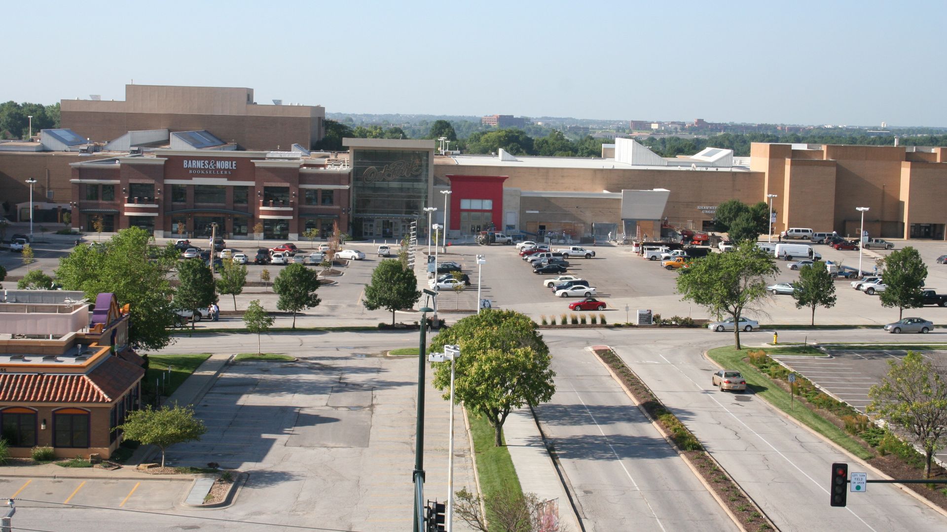 File:Aerial View of Oak Park Mall (7590693896).jpg
