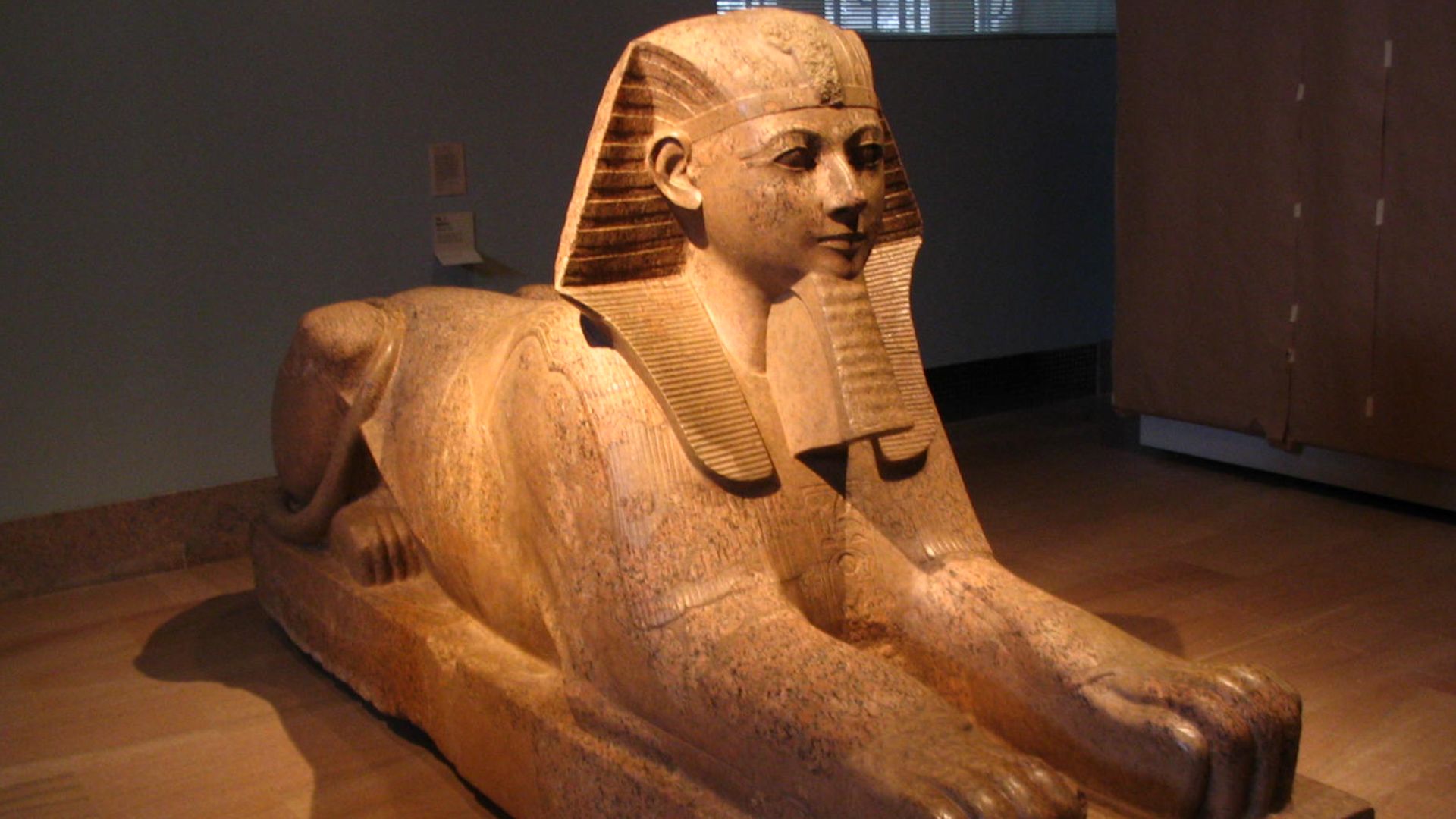 File:Sphinx Metropolitan.jpg