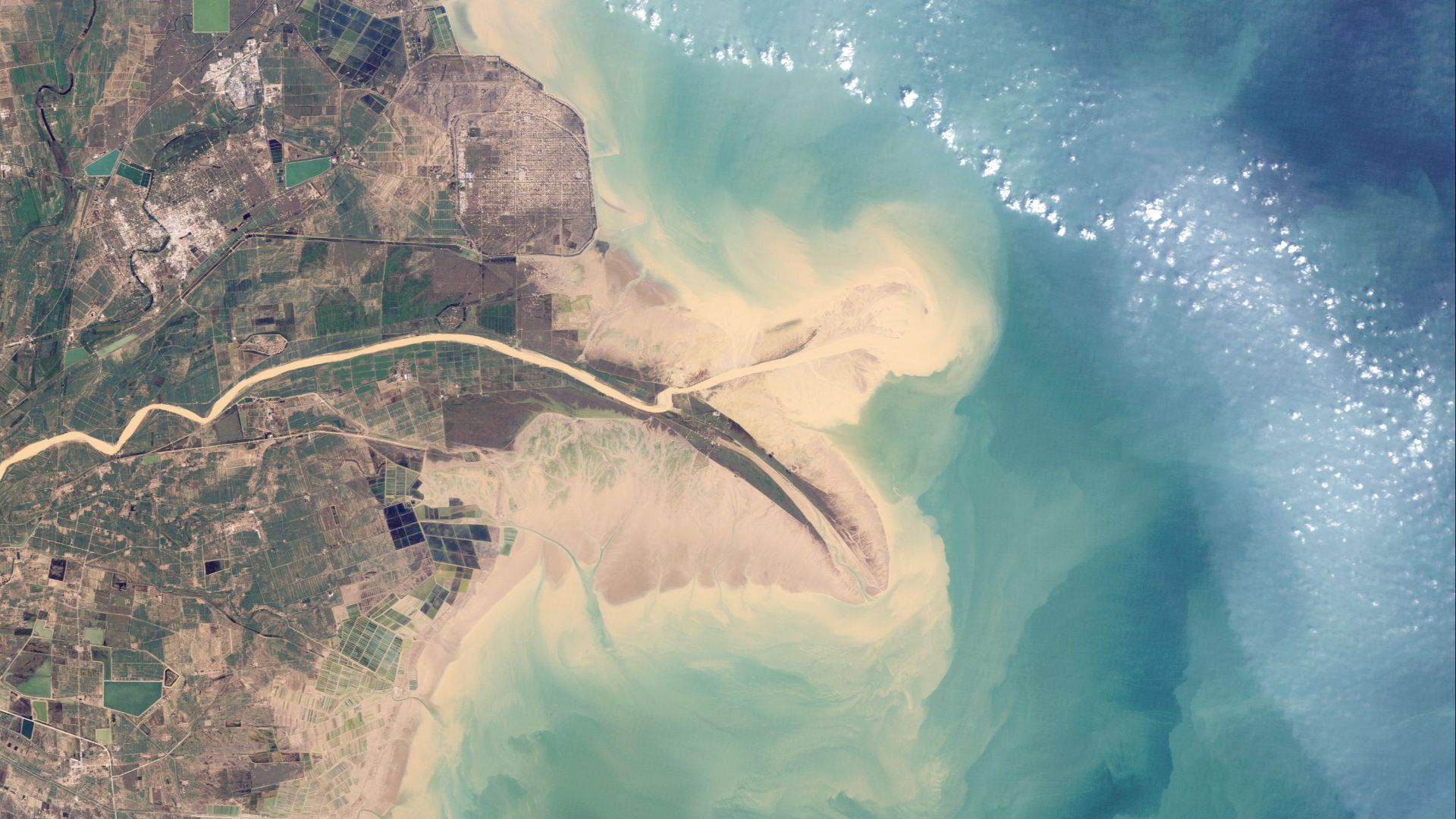 File:Yellow River Delta 2004-09-10.jpg