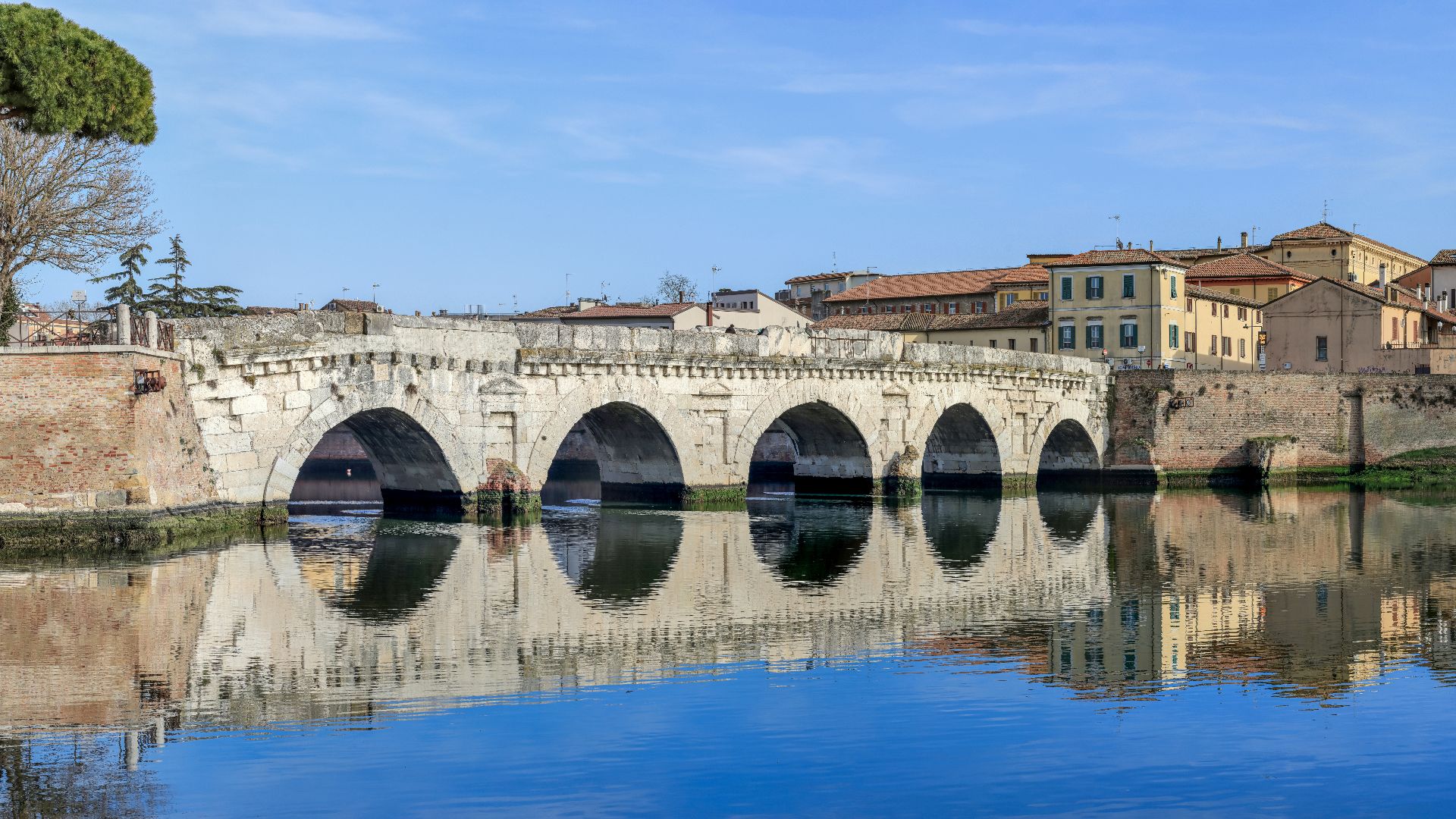 File:Rimini - Ponte di Tiberio e centro storico - 2024-09-28 20-34-19 001.jpg