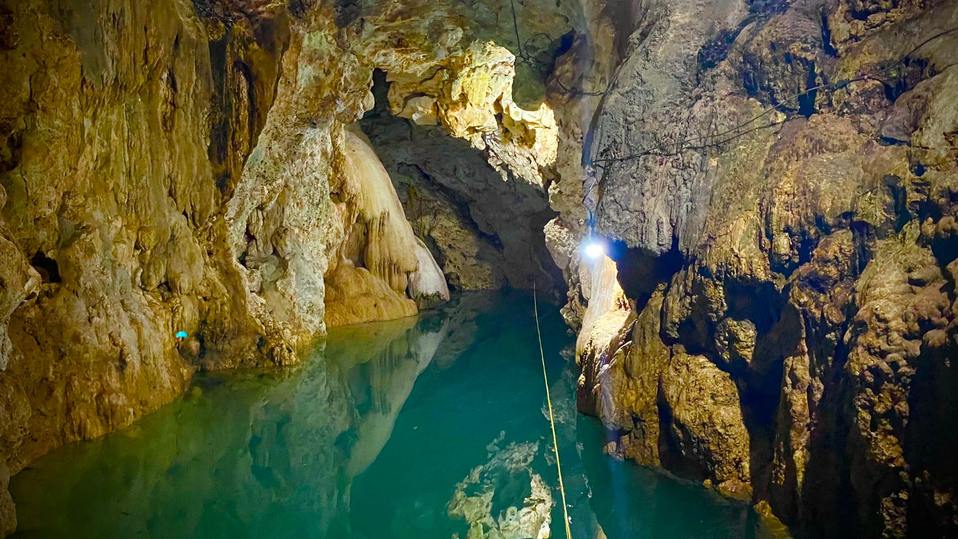 File:Cenote Santa Cruz, Homun, Yucatan, Mexico, Abril 2021 - 08.jpg