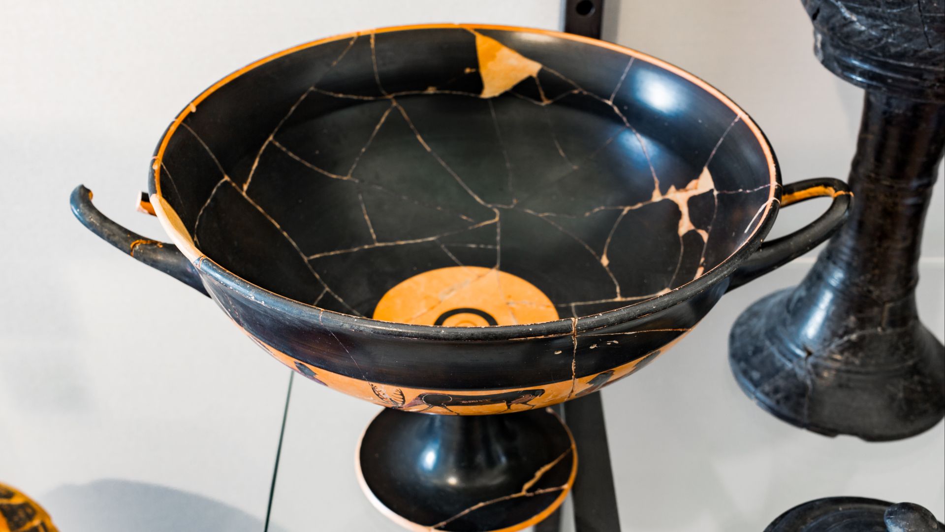 File:Tleson Painter - ABV 180 extra - stag between sirens - cocks between hens - Perugia MANdU 44644 - 01.jpg