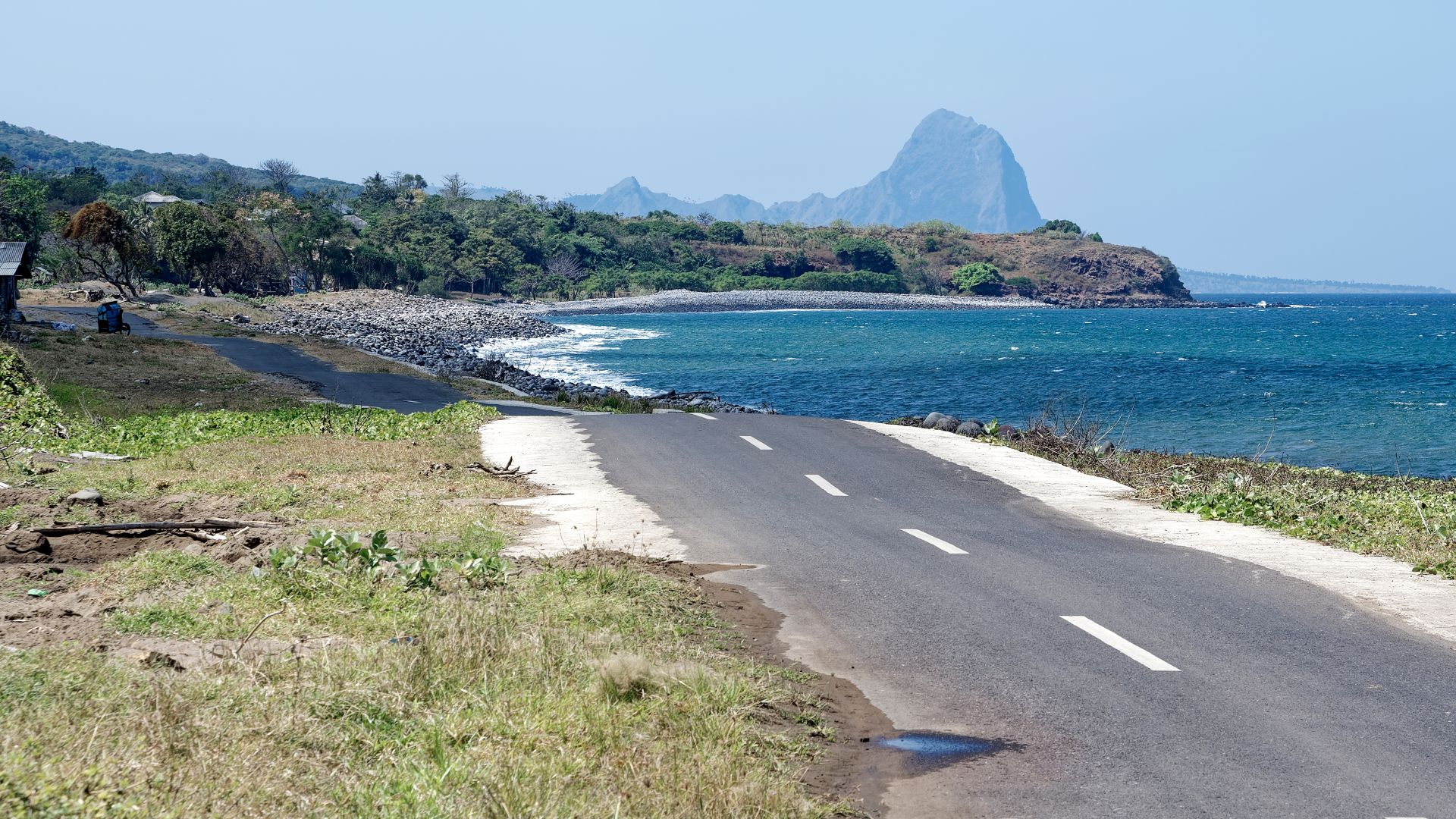 File:Road on the south coast of Flores Island, Indonesia, with Mules Island in the background, 20250823 1100 2841.jpg