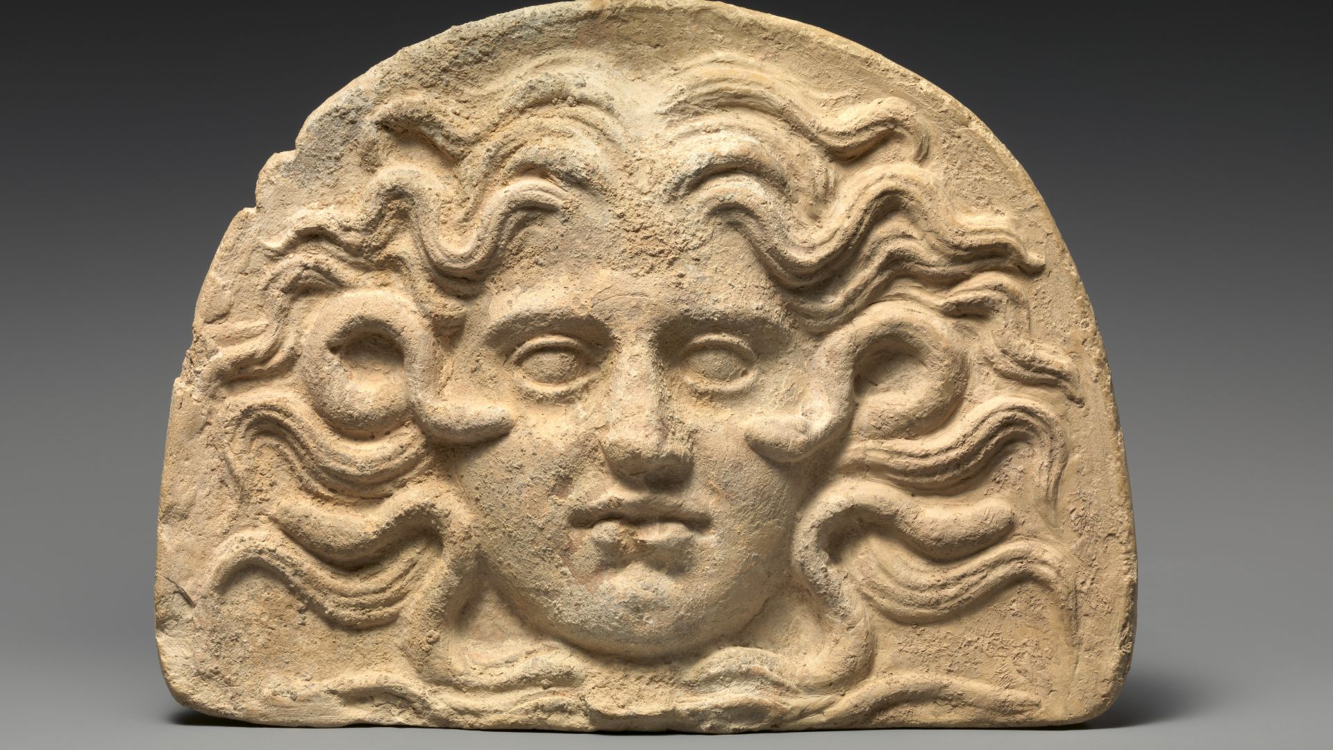 File:Antefix, head of Medusa MET DP-12520-001.jpg