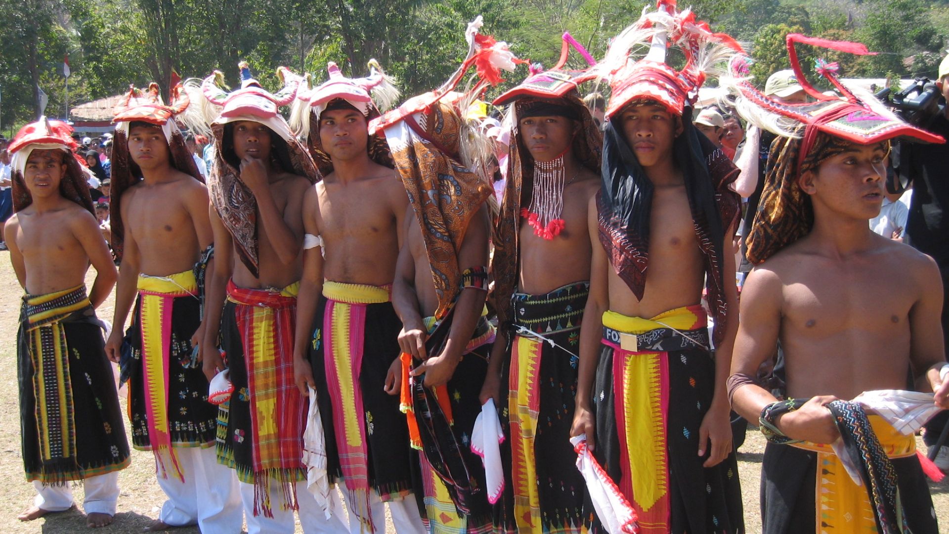 File:Manggarai, Flores Caci Dancer2.jpg