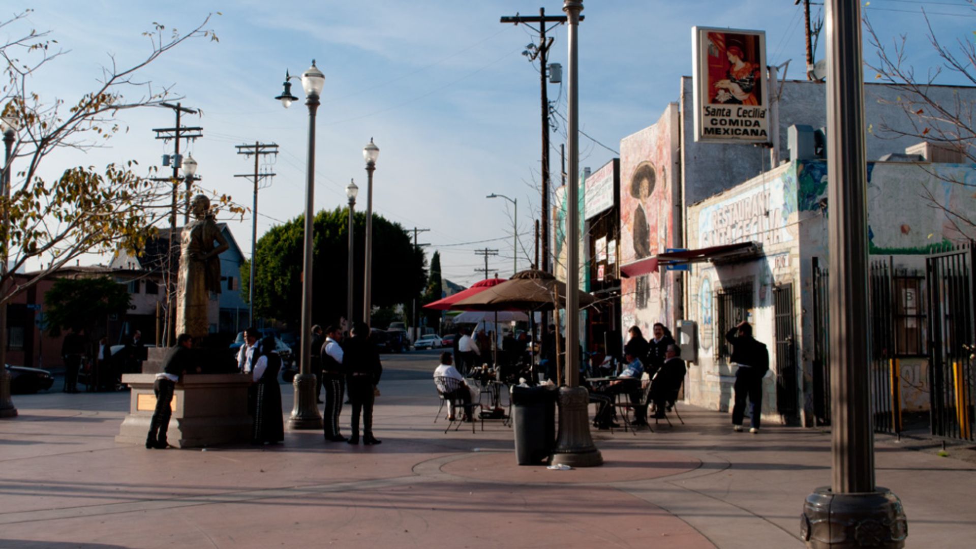 File:Mariachi Plaza (5399467849).jpg