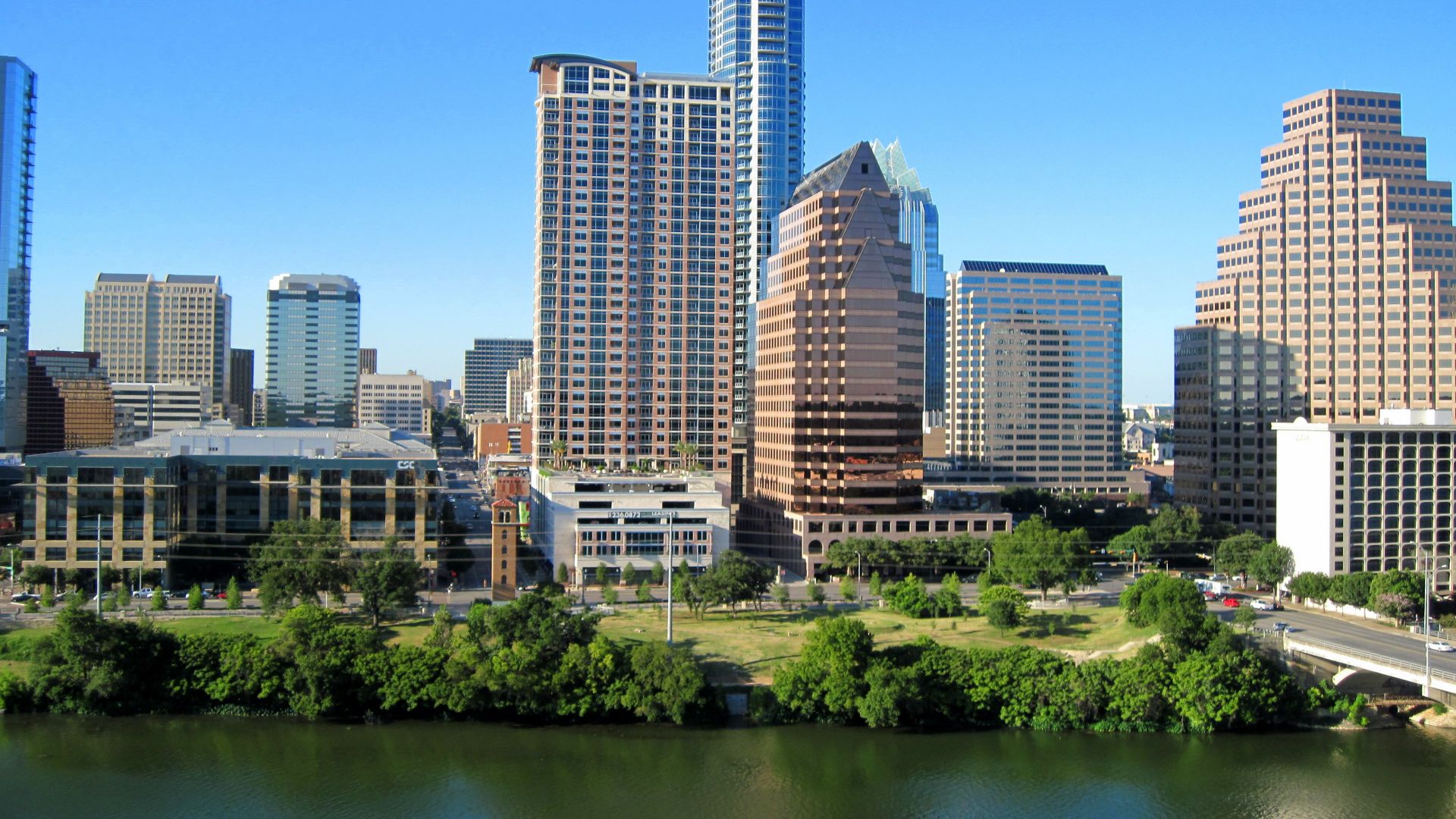 File:Austin Texas Lake Front.jpg