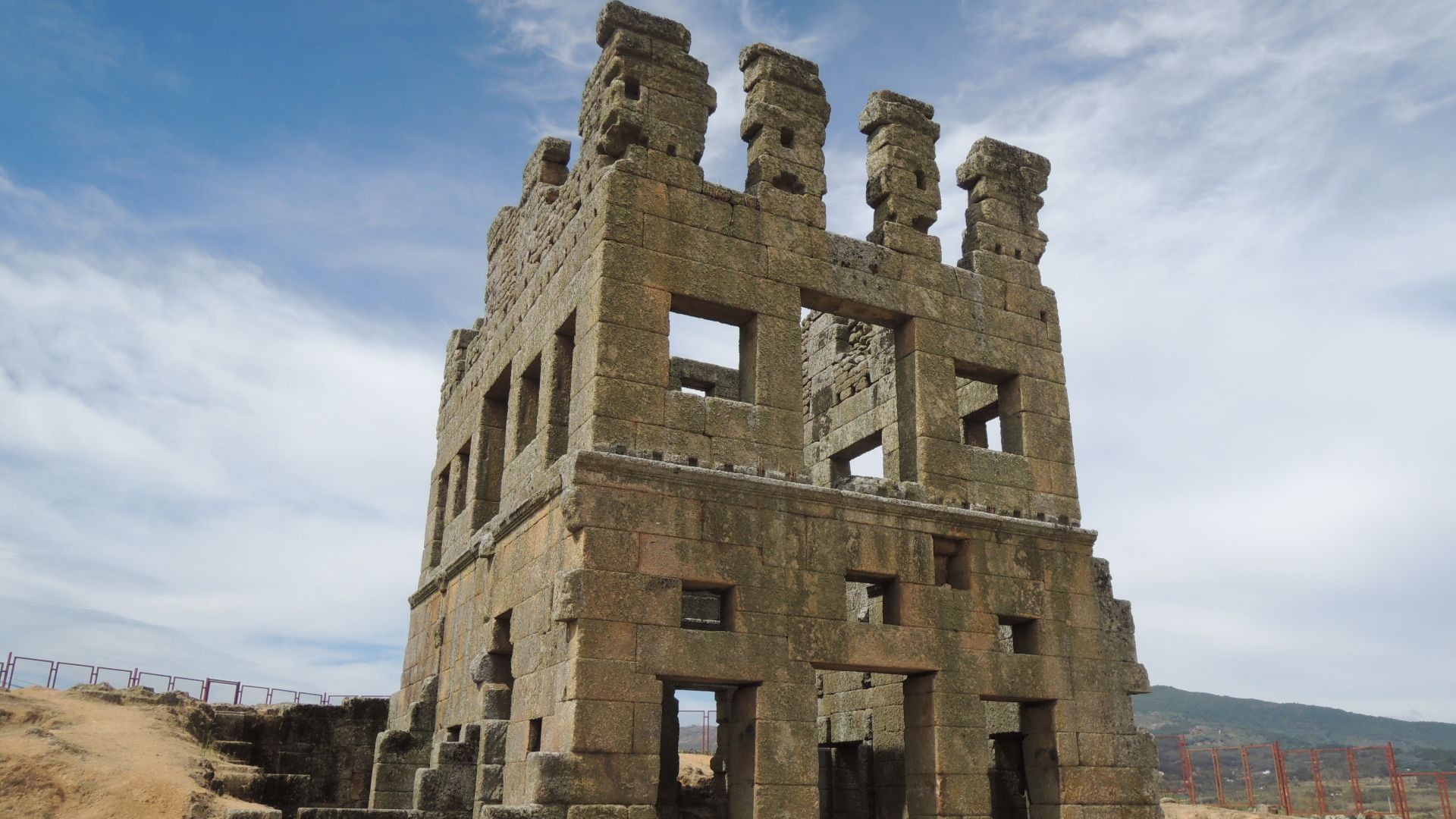 File:Torre de Centum Cellas (21702475710).jpg