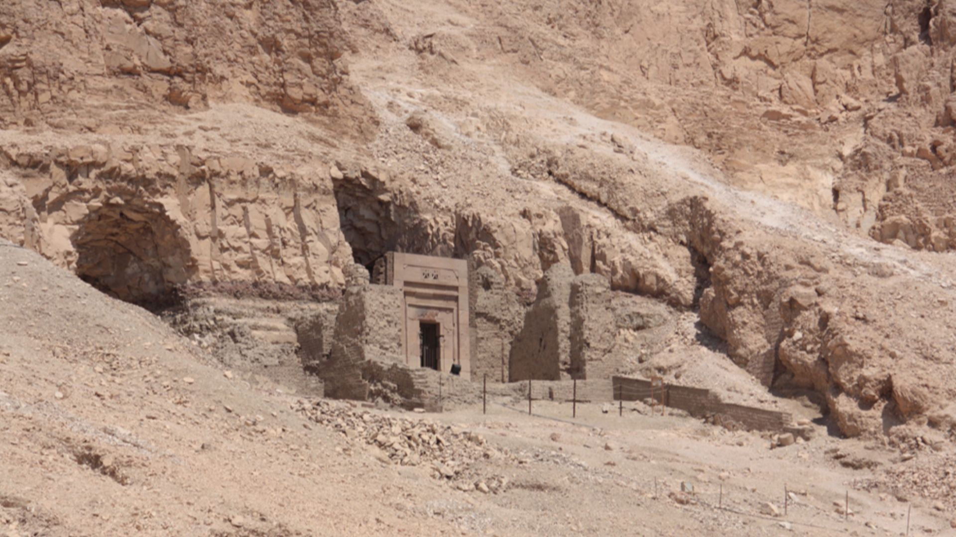 File:Tomb-of-Senenmut.jpg