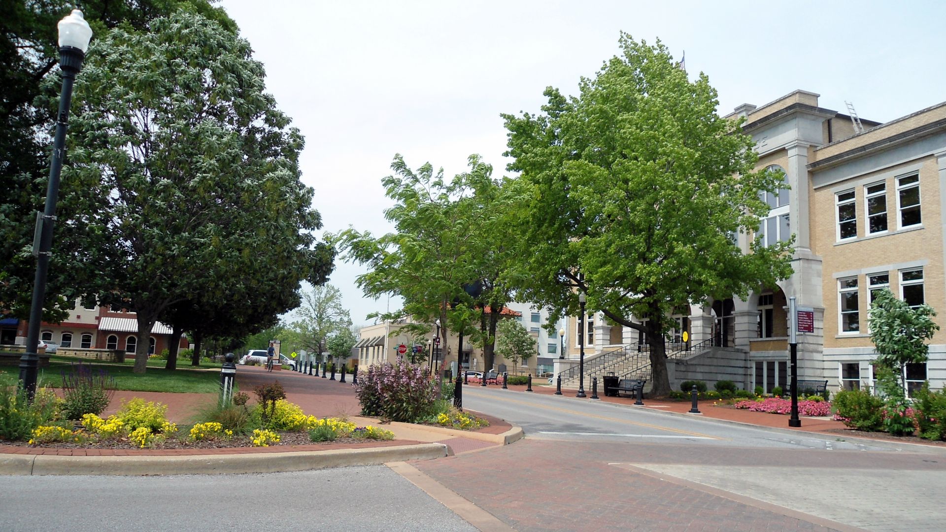 File:Downtown Bentonville, AR.jpg