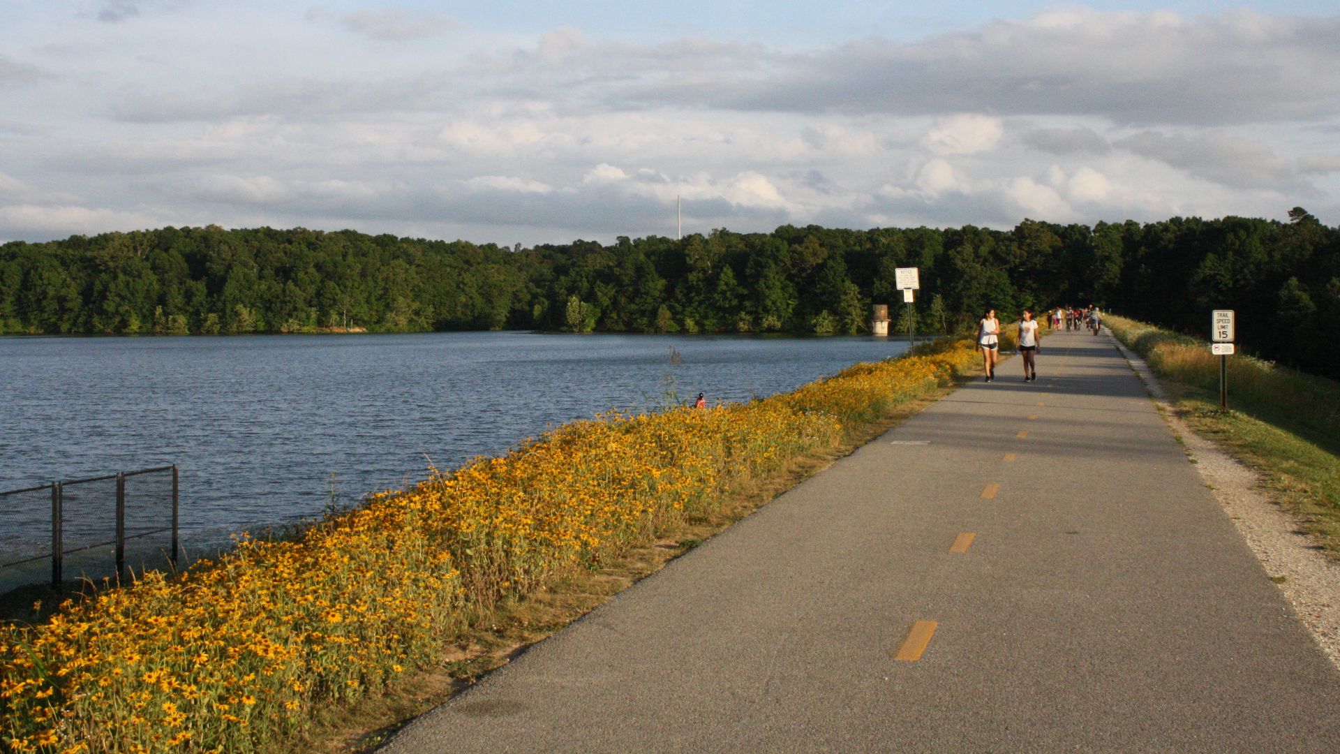 File:Trail along Lake Fayetteville looking south.jpg