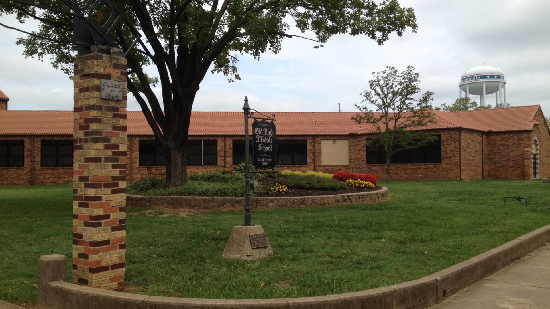 File:Bentonville High2.JPG