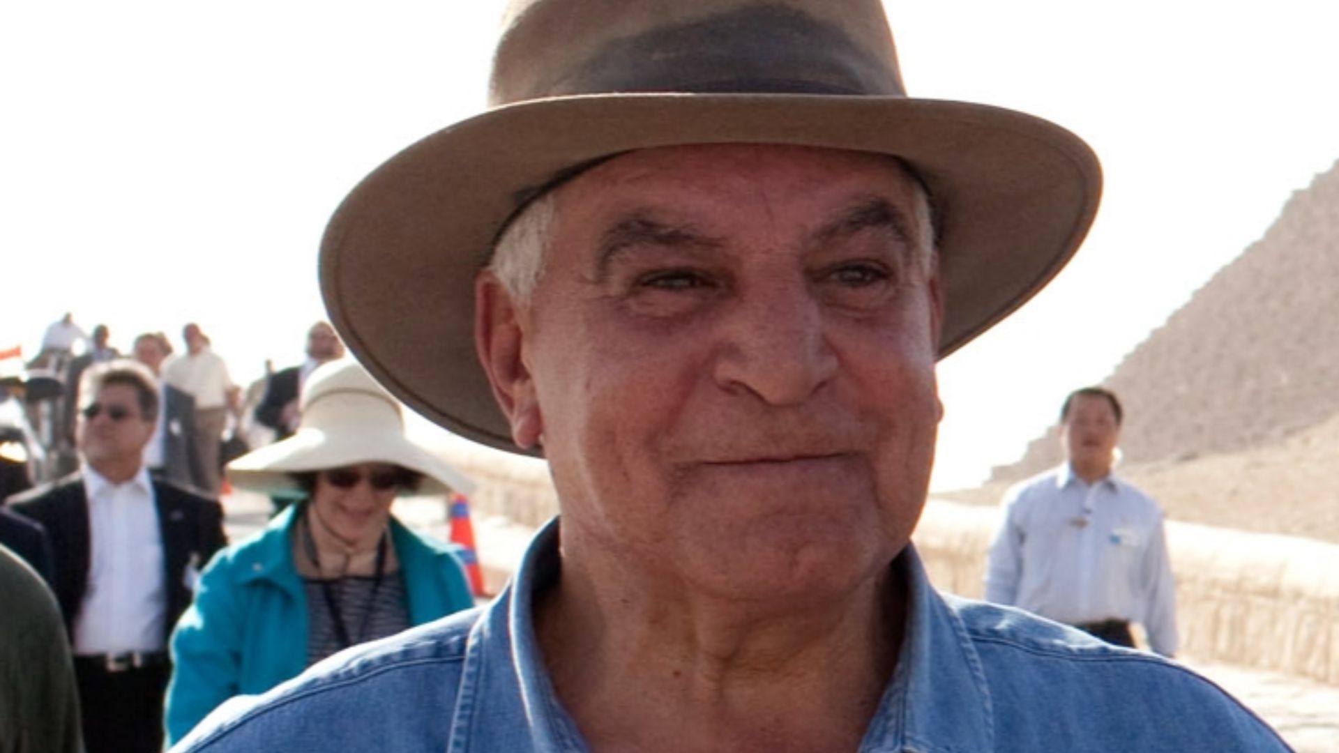 File:Hawass.jpg