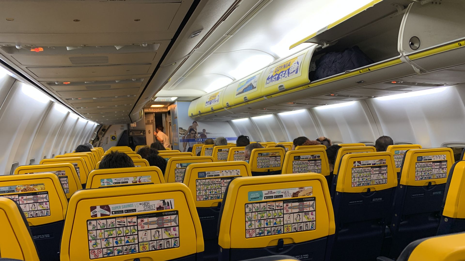 File:Interior Ryanair.jpeg