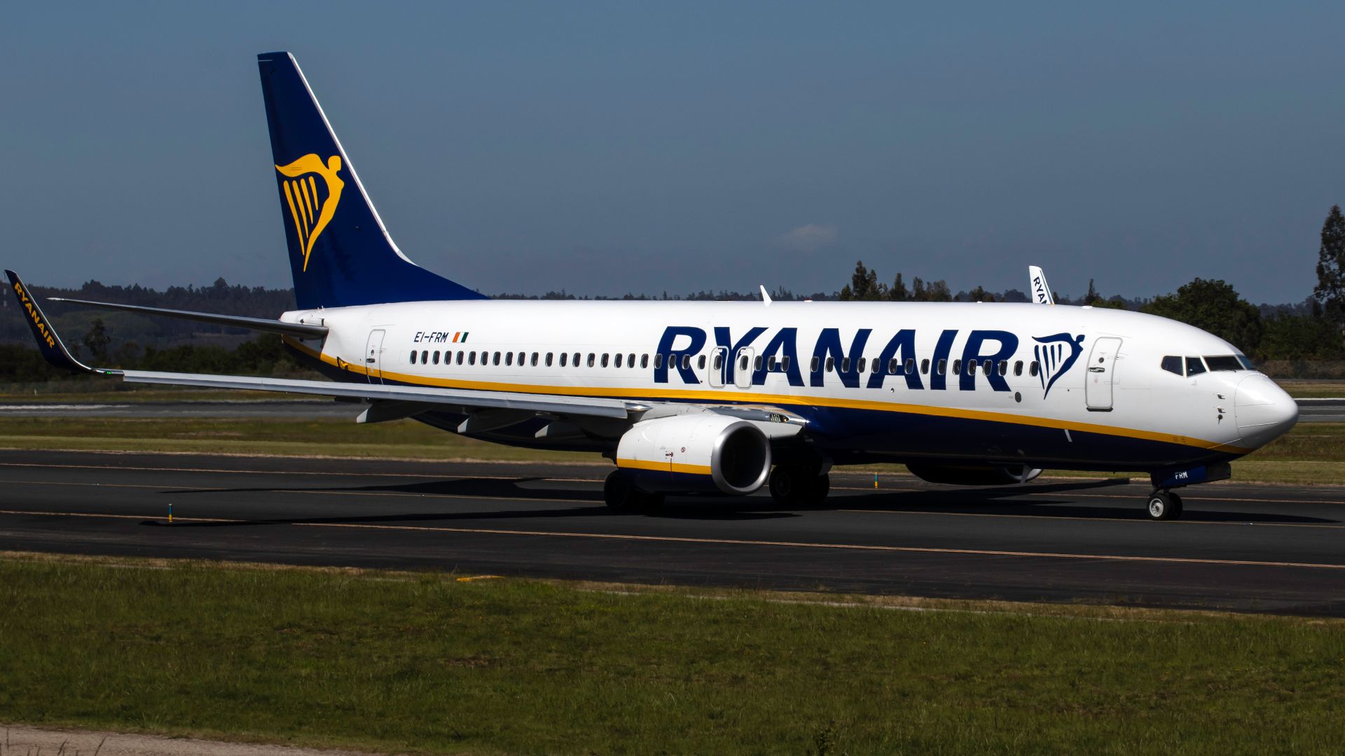 File:EI-FRM 737 Ryanair SCQ.jpg