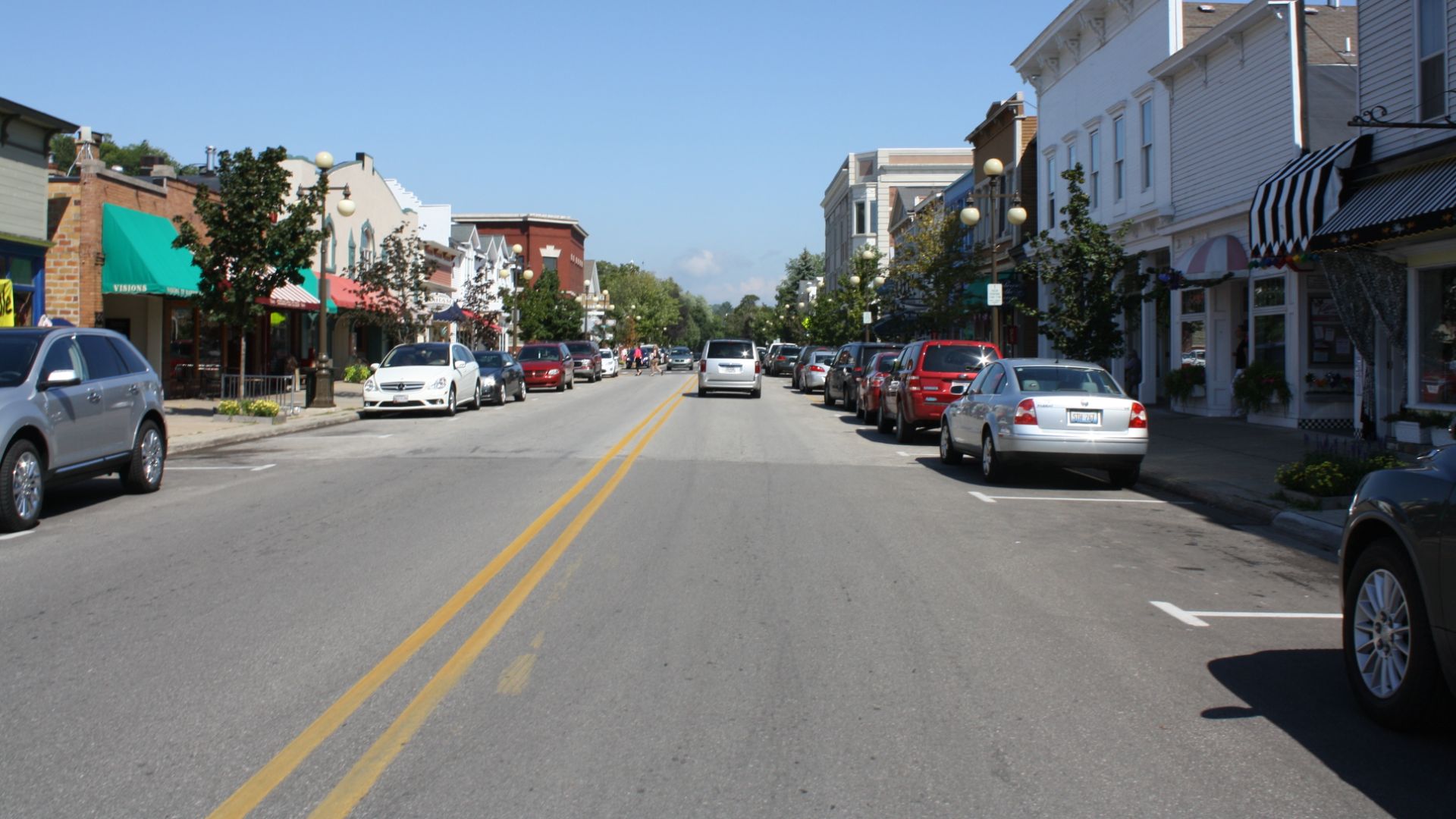 File:Harbor Springs Michigan Downtown Looking East M-119.jpg