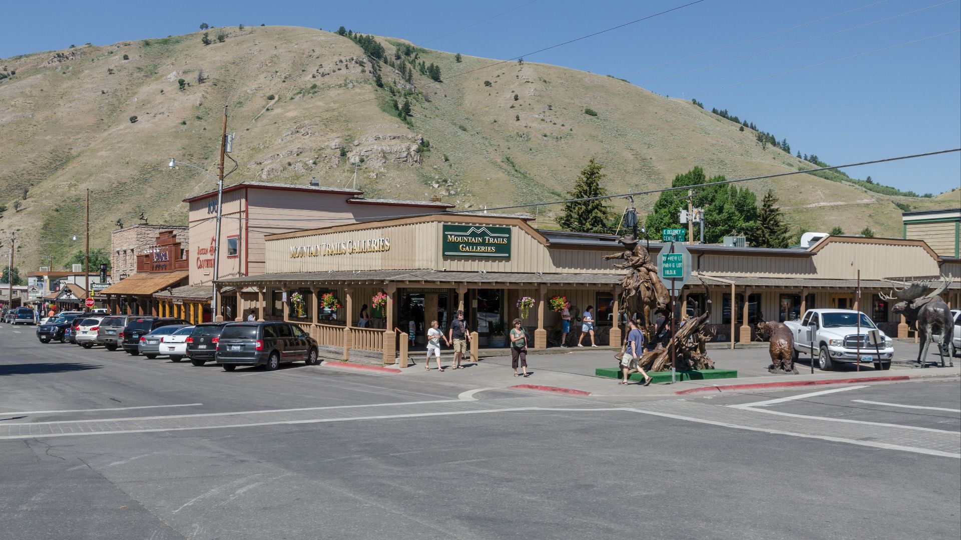 File:Crossing Deloney and Center, Jackson, WY 20110818 1.jpg