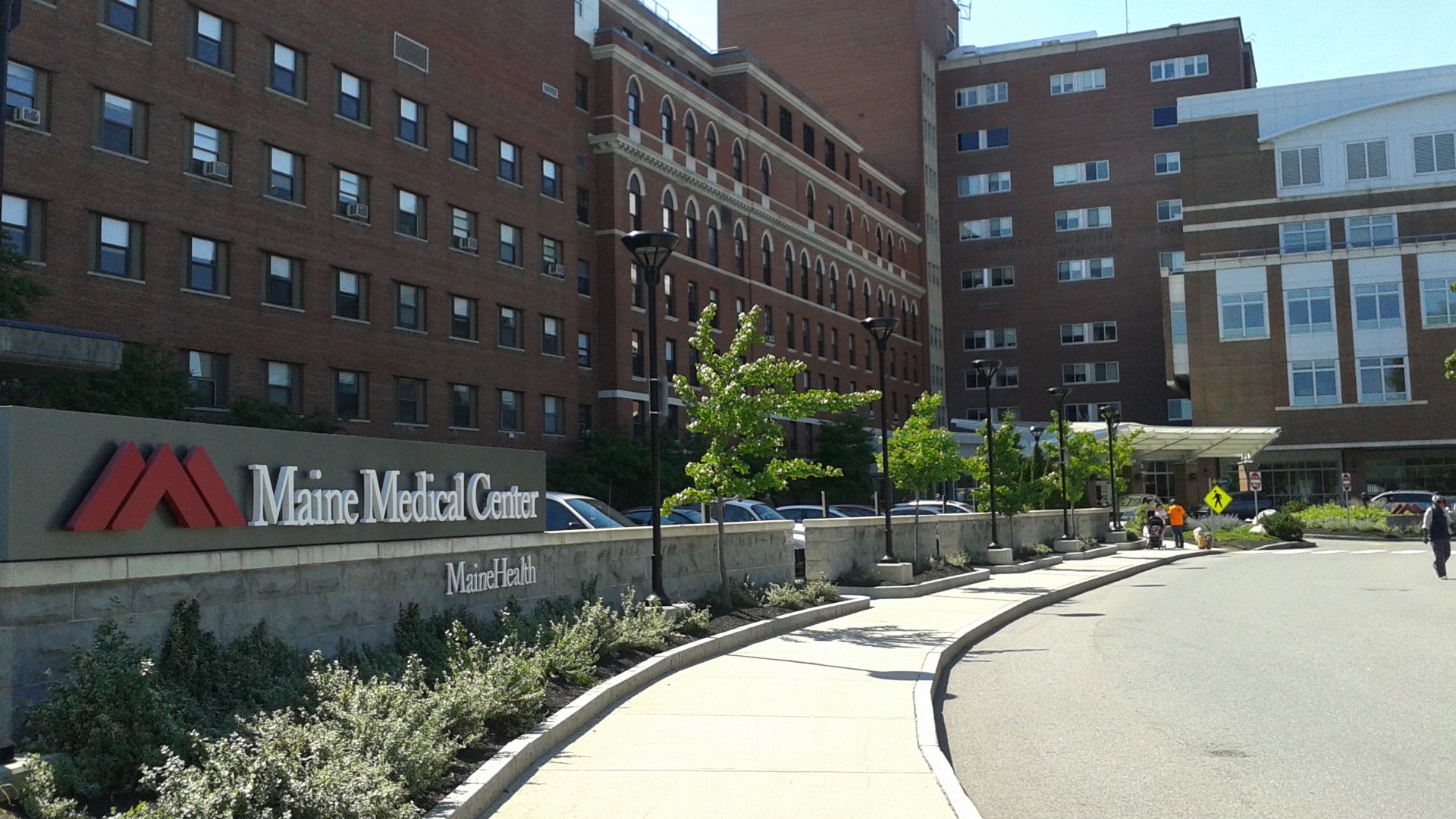 File:Maine Medical Center - Level 1 Hospital in Portland, ME, Main Entry.jpg
