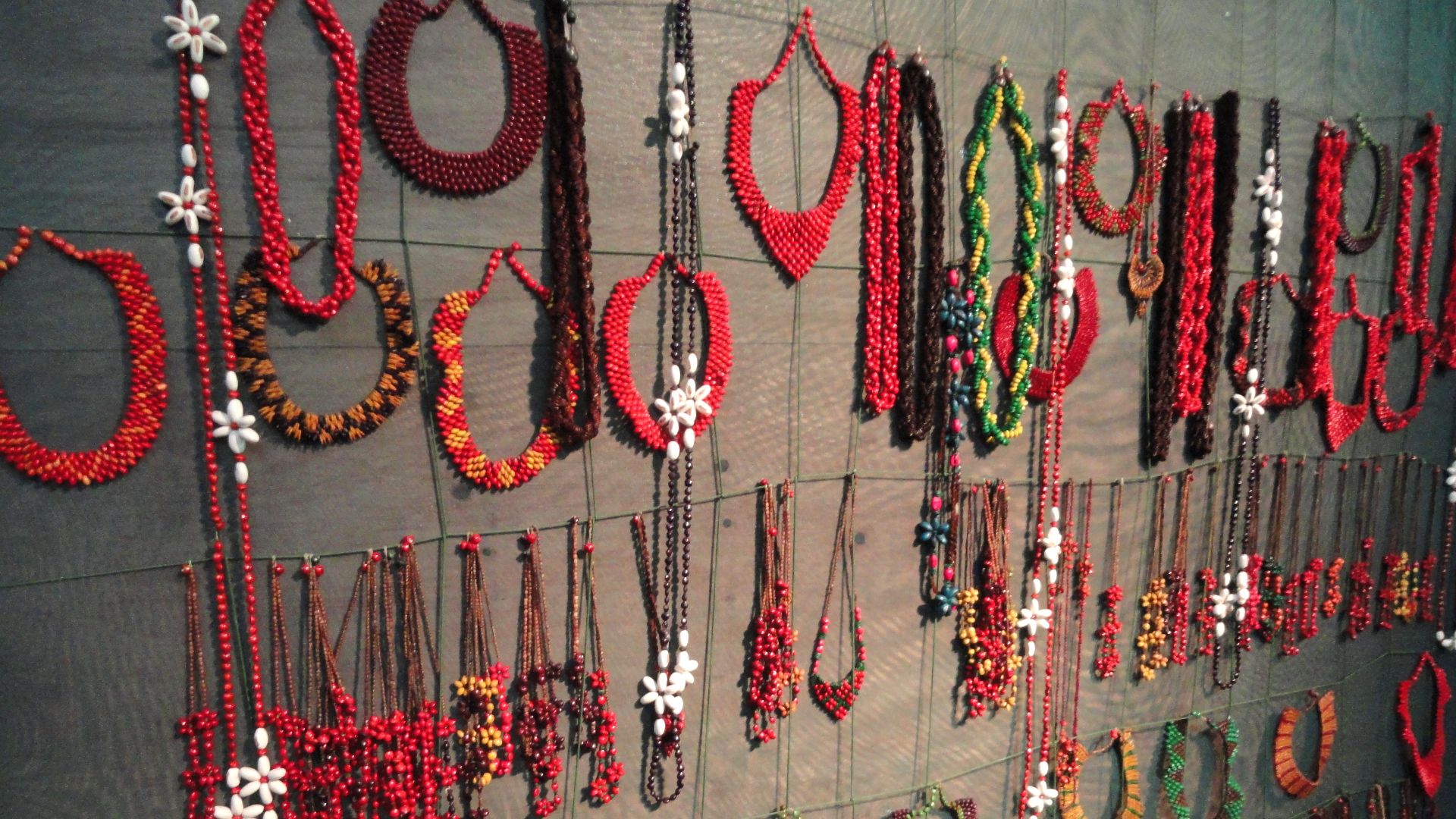 File:Pataxó necklaces - Memorial dos Povos Indígenas - Brasilia - DSC00558.JPG