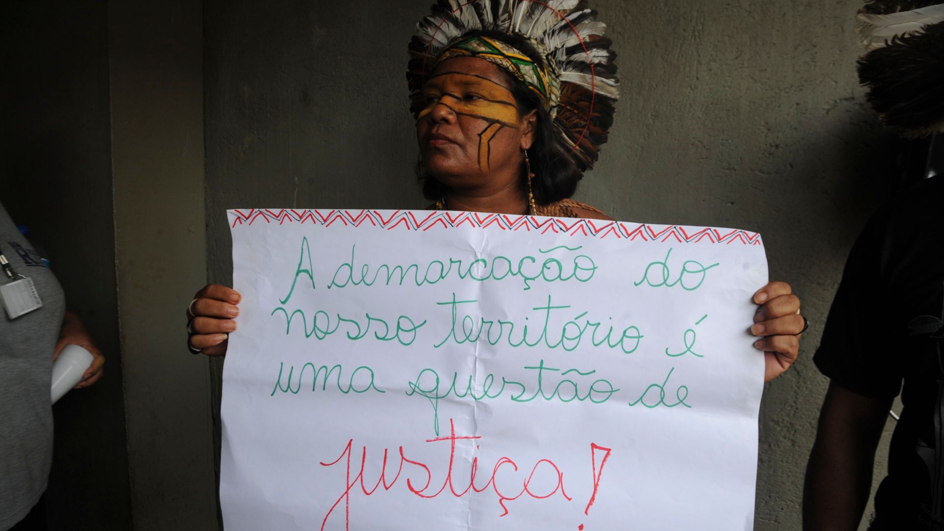 File:Pataxós em protesto 2015 01.jpg