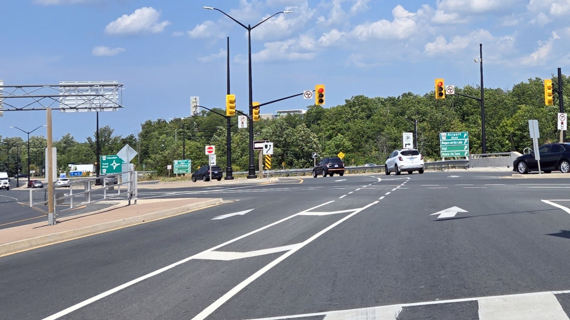 File:Diverging diamond interchange, Ontario.jpg
