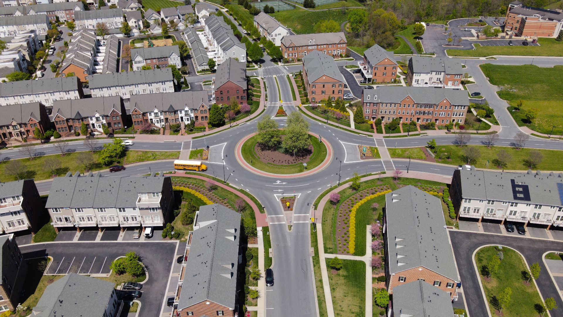 File:Roundabout with surrounding buildings.jpg
