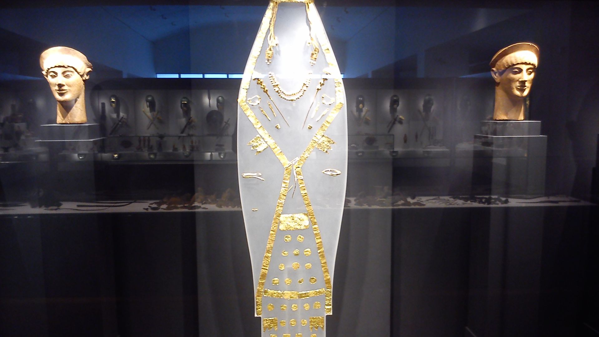 File:Royal burial for Aigai.jpg