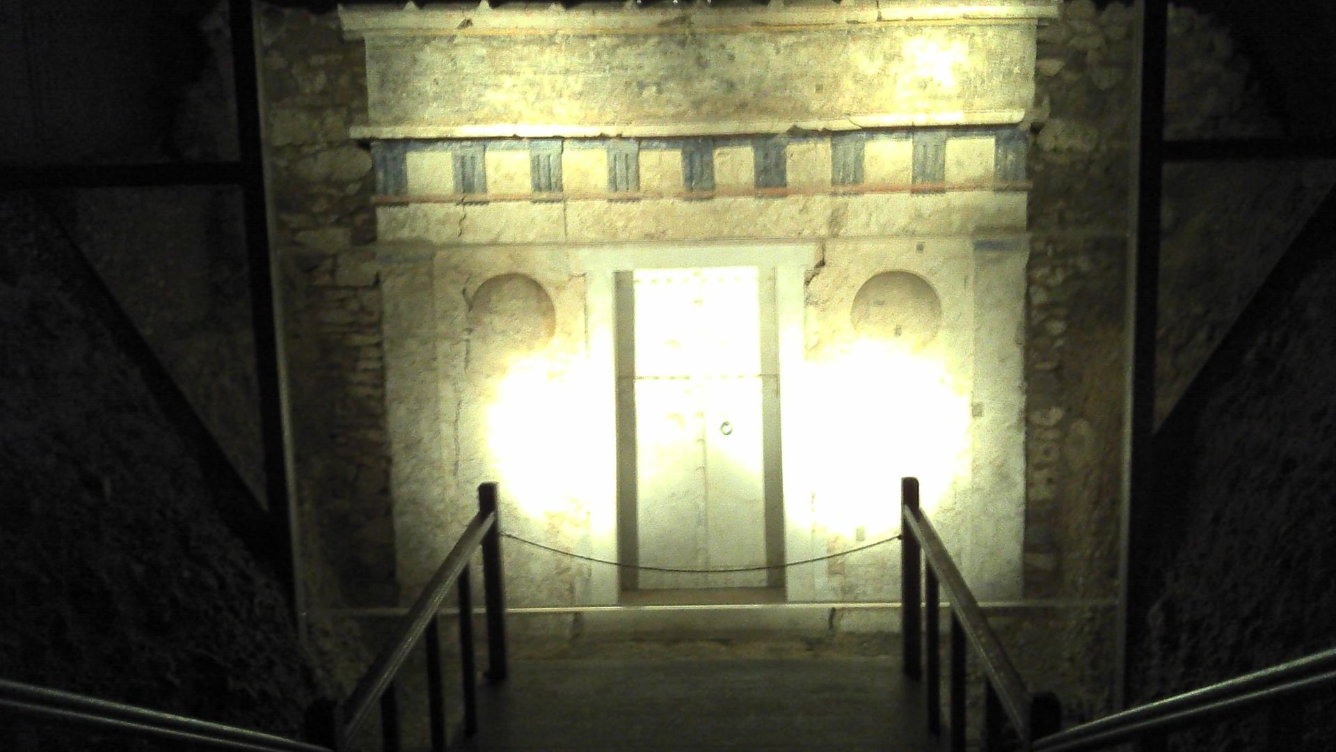 File:Tomb III Vergina.jpg