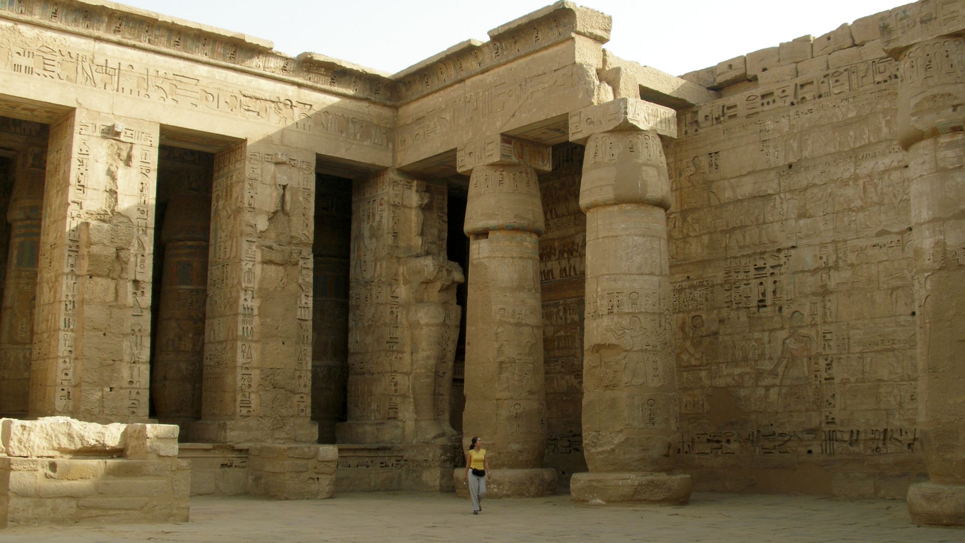 File:Thebes, Medinet Habu, Egypt, Temple of Ramesses III, Court.jpg